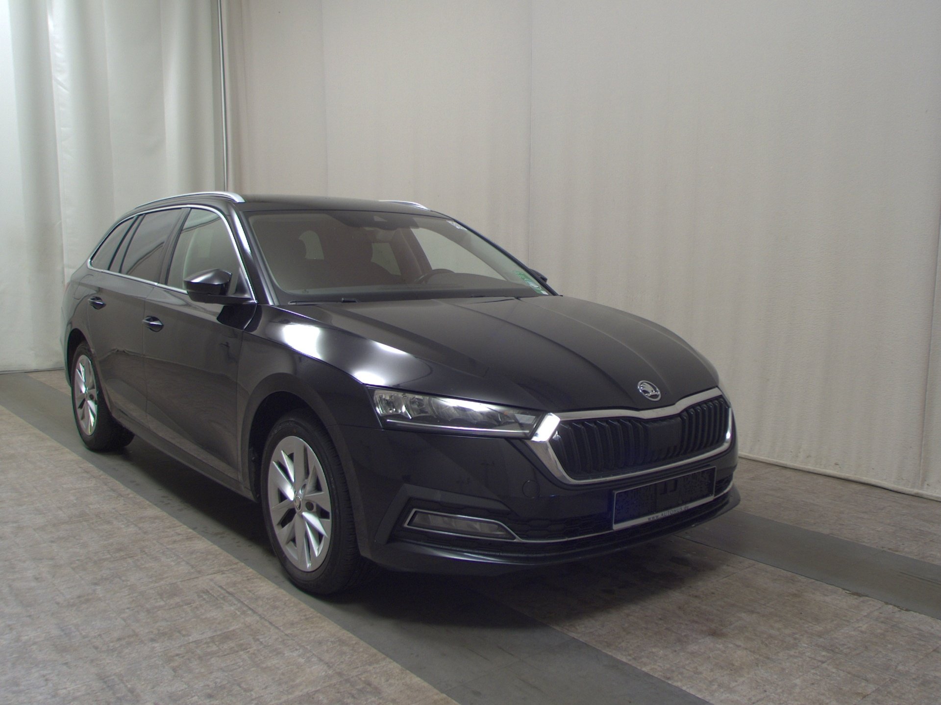Skoda Octavia Kombi 2.0 TDI Style Navi LED vc RfK ACC 3
