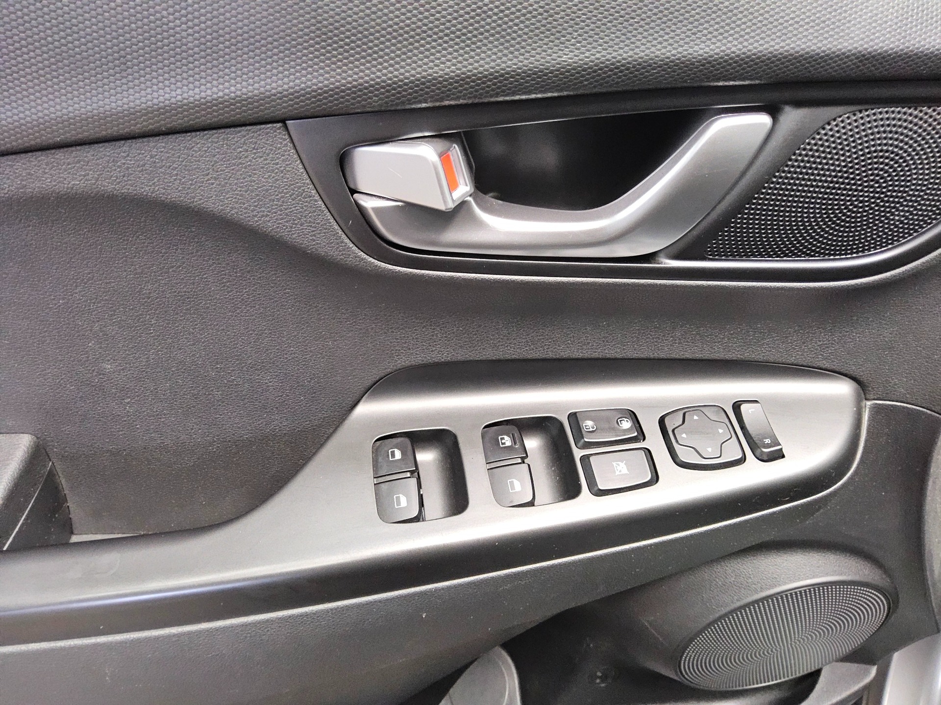 Hyundai Kona Elektro Select DAB+ DC RFK Shz PDC 10