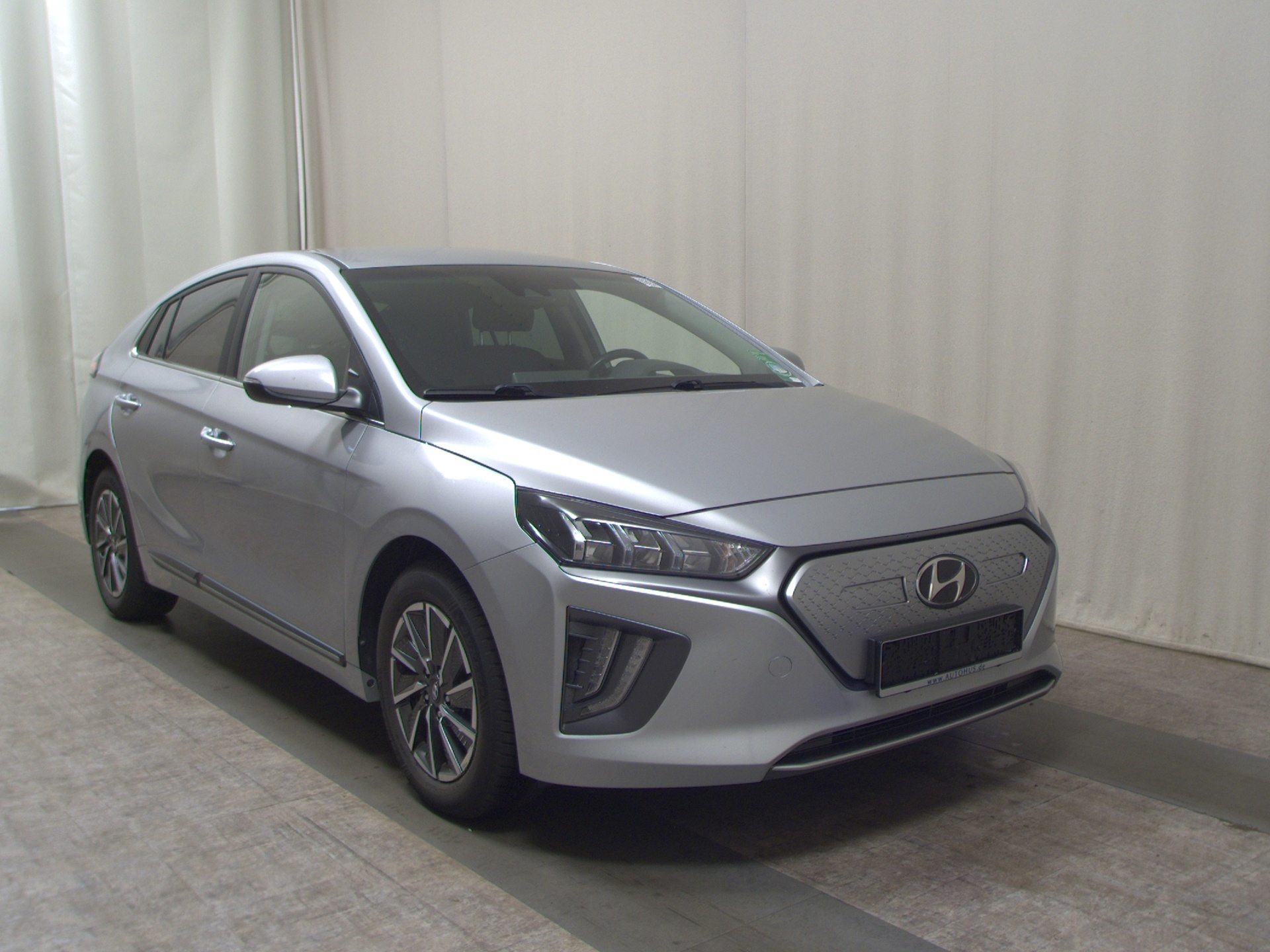 Hyundai IONIQ Elektro Style Navi LED DC RFK PDC Shz 3