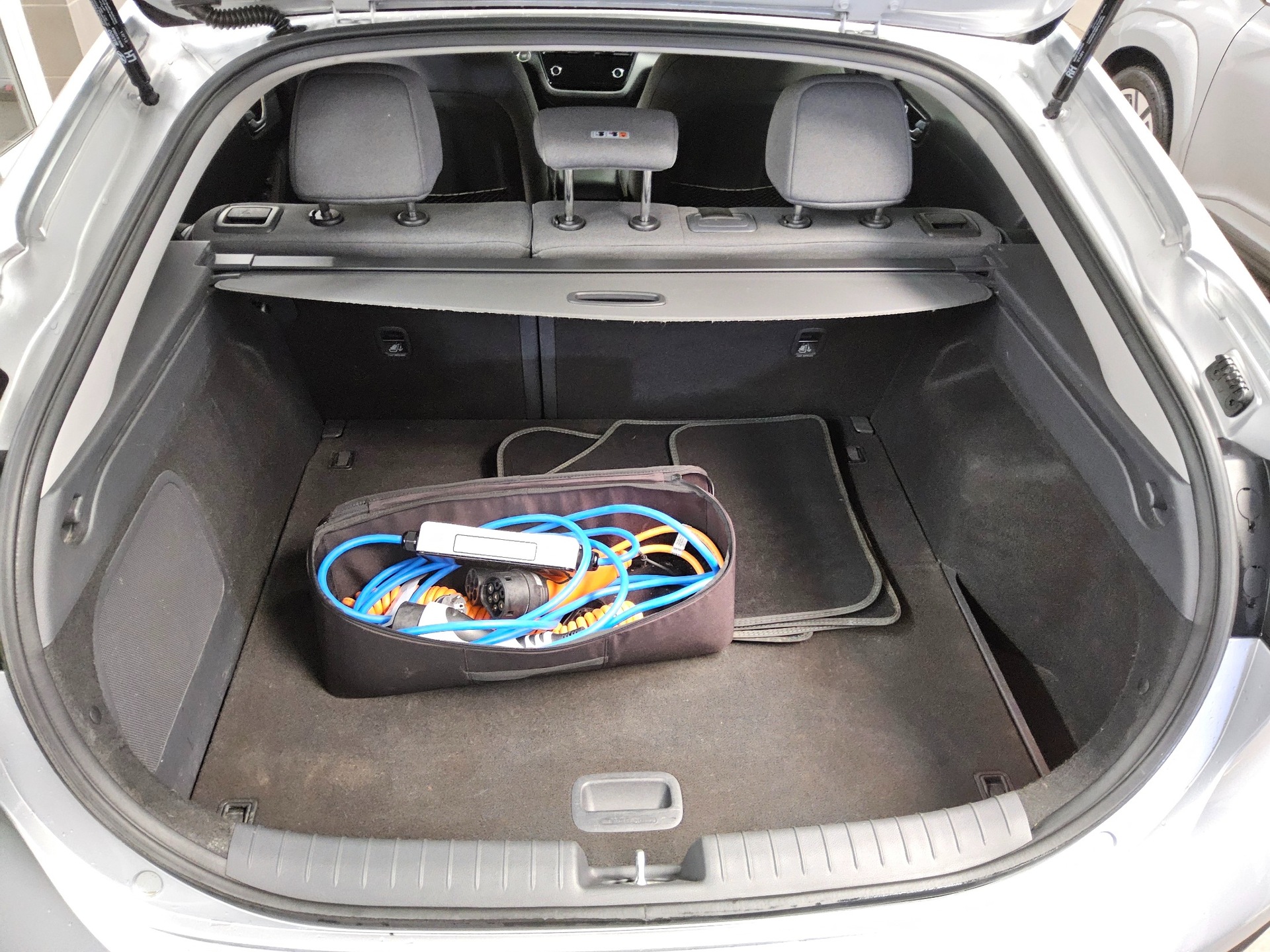 Hyundai IONIQ Elektro Style Navi LED DC RFK PDC Shz 12