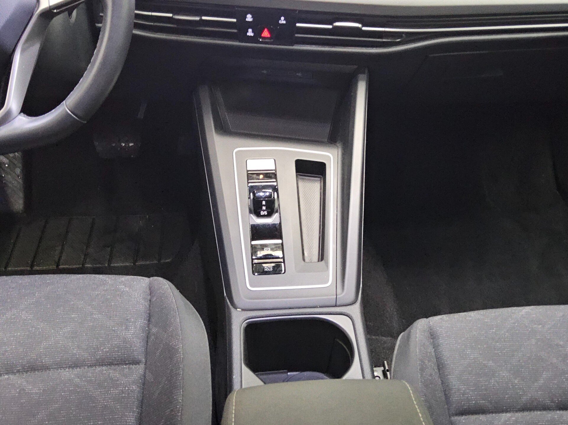 Volkswagen Golf-8 Var. 2.0 TDI Life Navi LED DC ACC PDC Shz 6