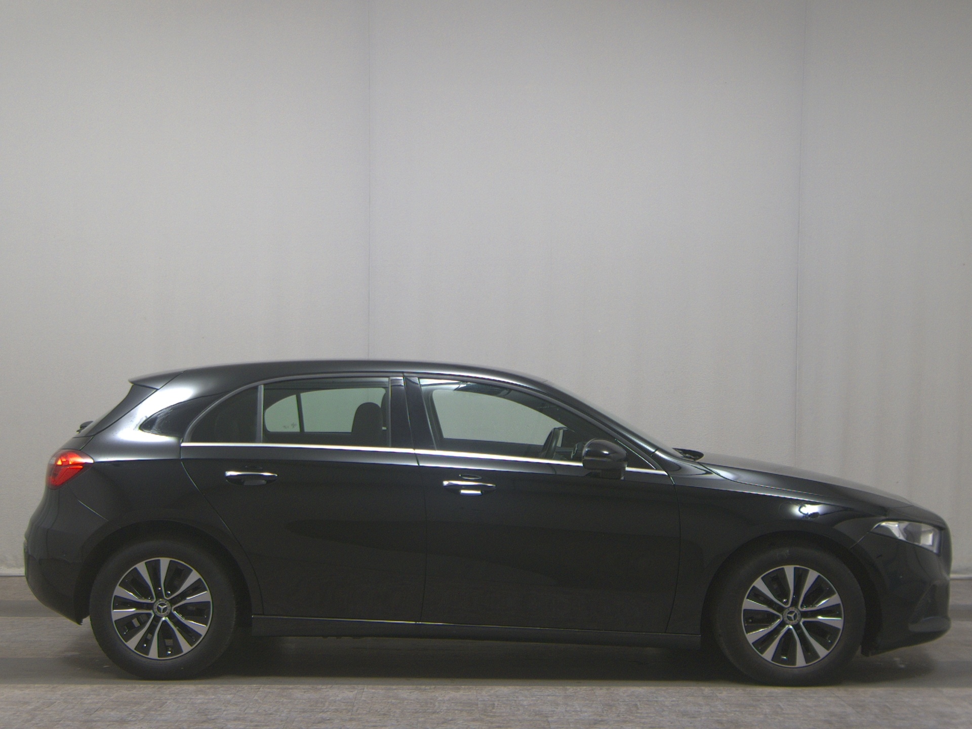 Mercedes-Benz A 200 d T-Leder Navi RFK StandHzg Distronic+