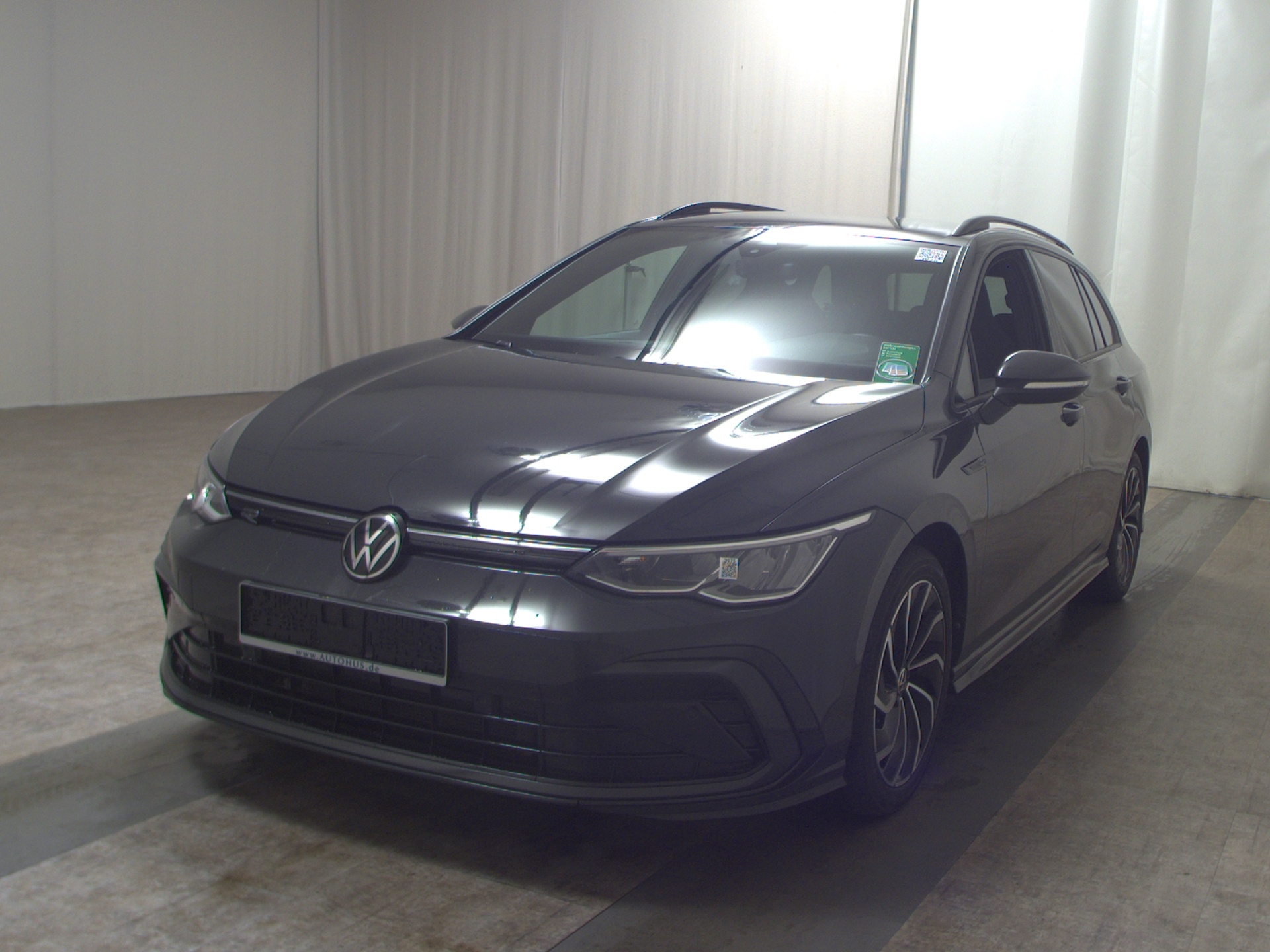Volkswagen Golf-8 Var. 2.0 TDI R-Line Navi LED DC ACC Shz 2
