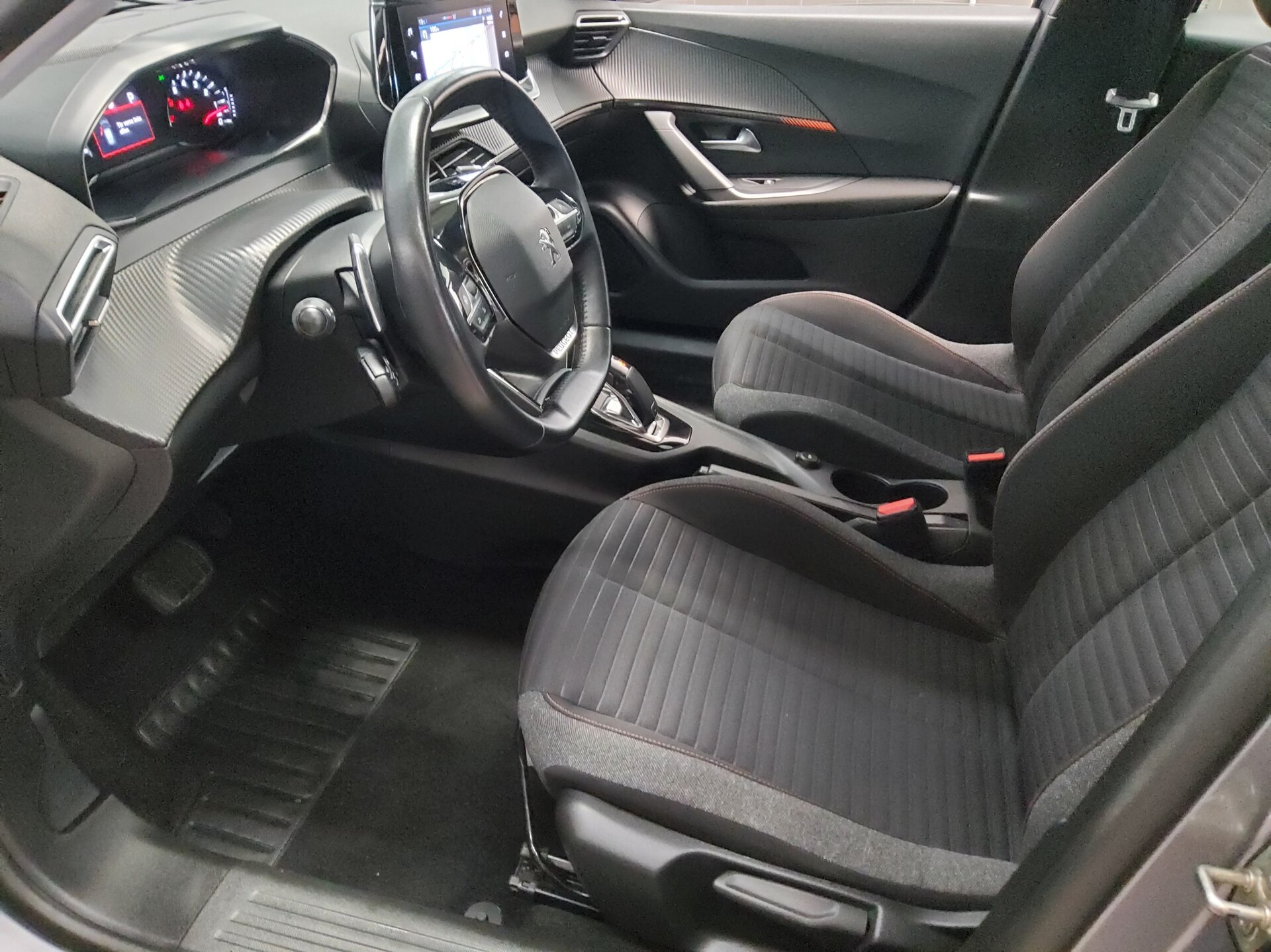 Peugeot 2008 1.2 PureTech Active Navi LED Shz 8