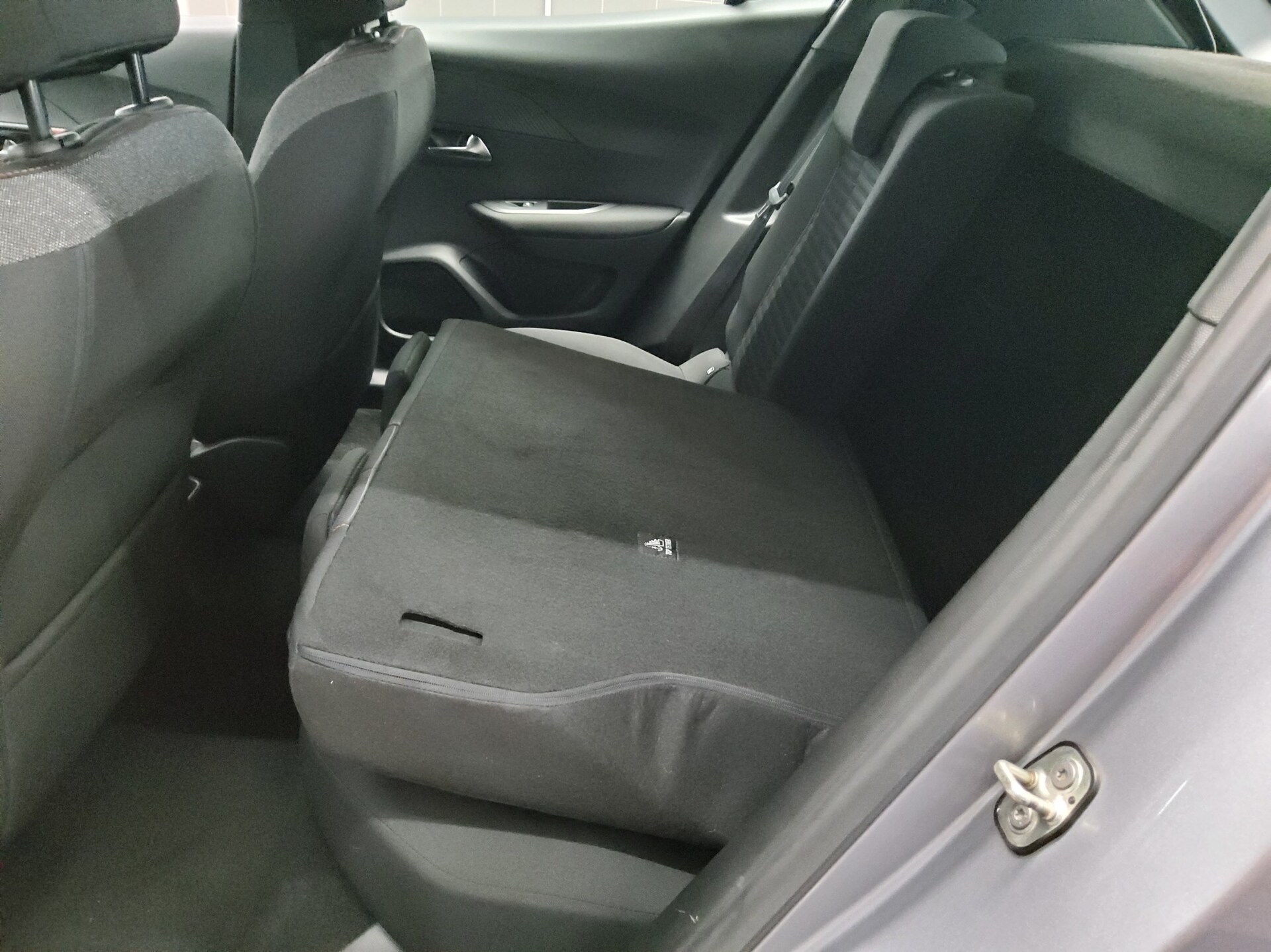 Peugeot 2008 1.2 PureTech Active Navi LED Shz 12