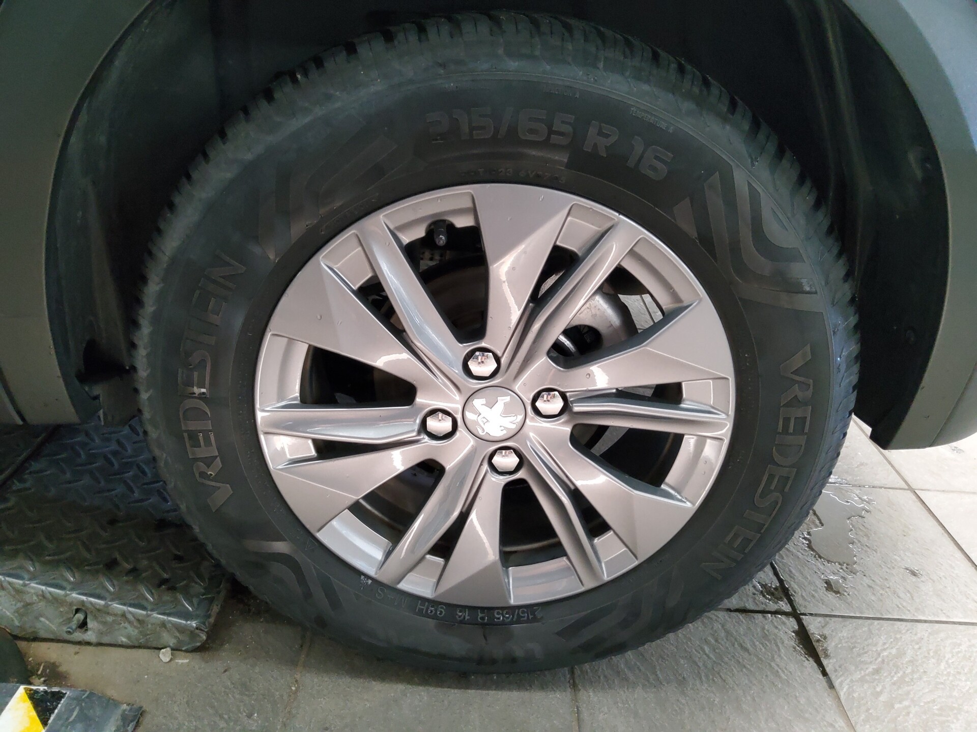 Peugeot 2008 1.2 PureTech Active Navi LED Shz 10