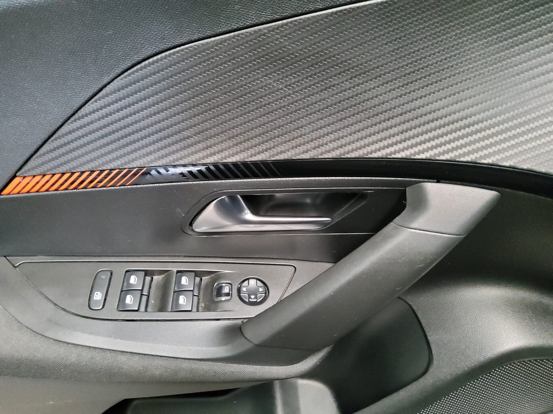Peugeot 2008 1.2 PureTech Active Navi LED Shz 9