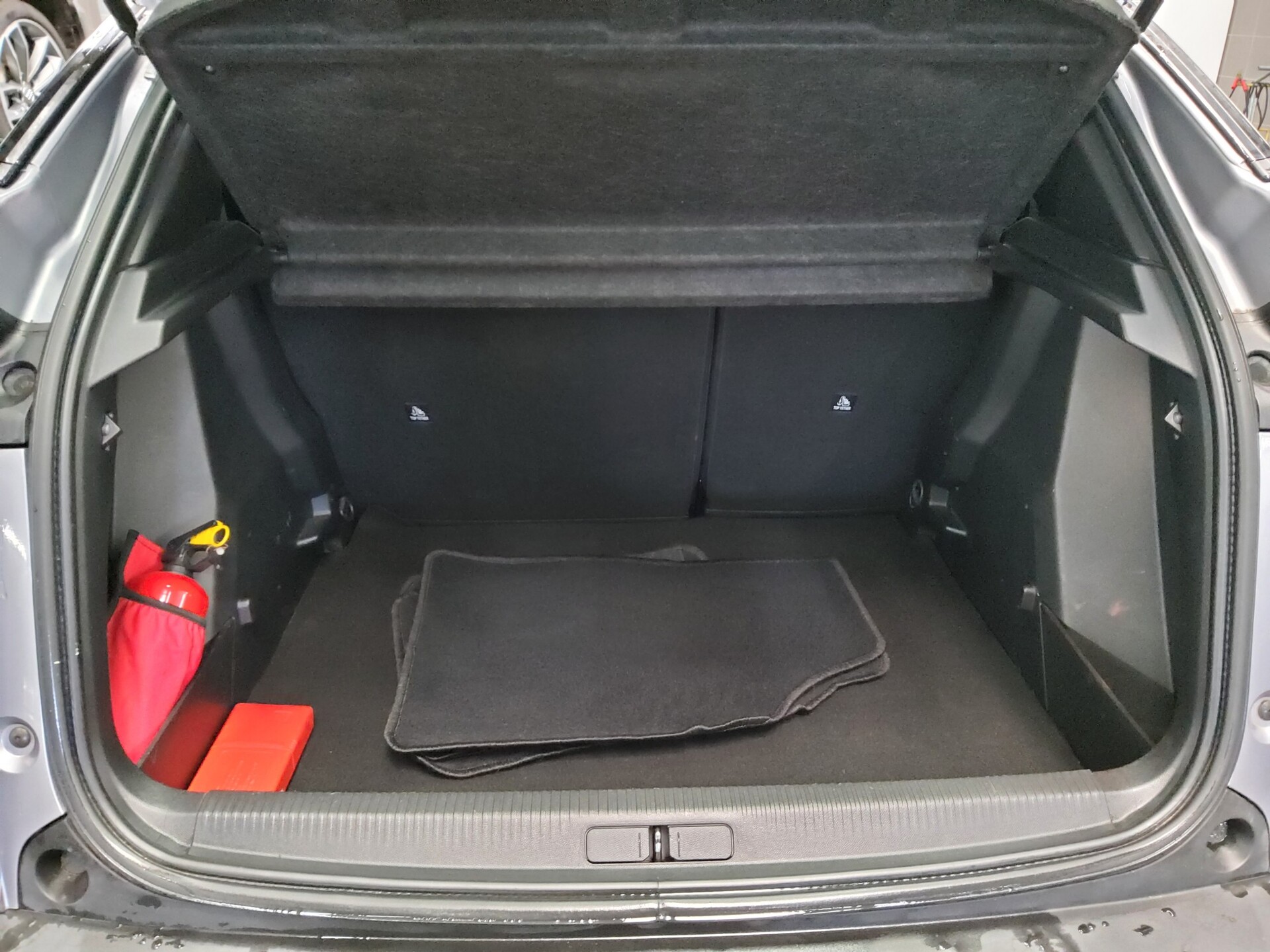 Peugeot 2008 1.2 PureTech Active Navi LED Shz 11