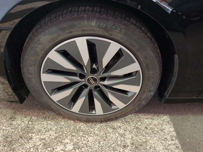 Audi A6 Avant 40 TDI S-Line NAVI LED Sound PDC 12