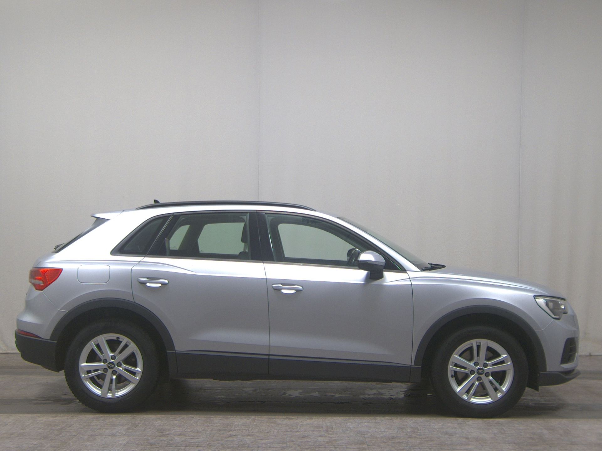 Audi Q3 35 TDI Navi LED virtual AHK PDC Tempomat