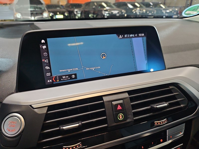 BMW X3 xDrive20d SPORTSITZE KLIMAAUT LED RADIO MFL 9