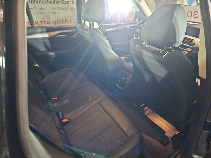 BMW X3 xDrive20d SPORTSITZE KLIMAAUT LED RADIO MFL 11