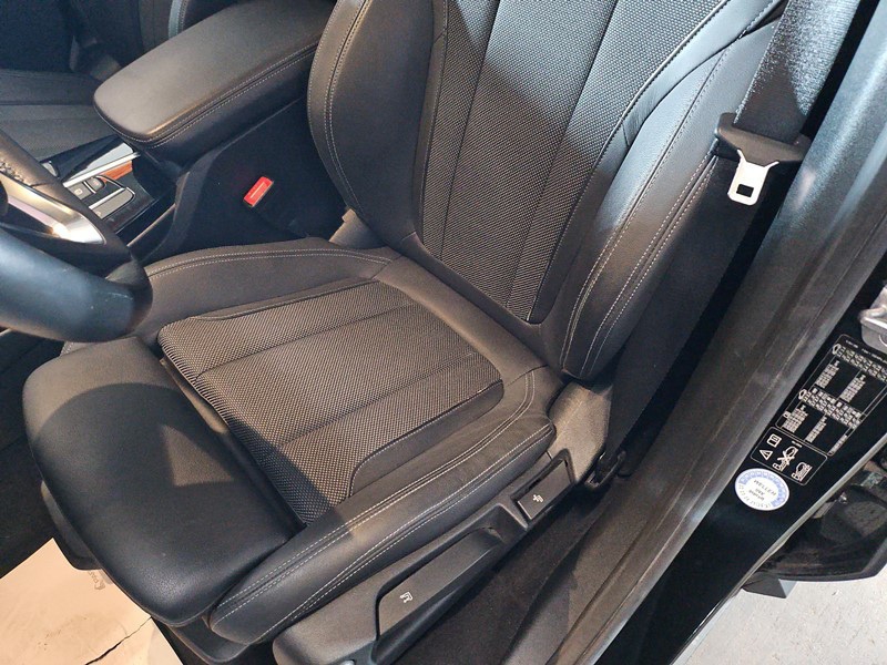 BMW X3 xDrive20d SPORTSITZE KLIMAAUT LED RADIO MFL 12