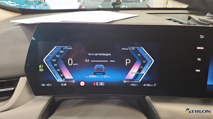 BMW iX1 NAVI KLIMAAUT LED RADIO SHZ 7