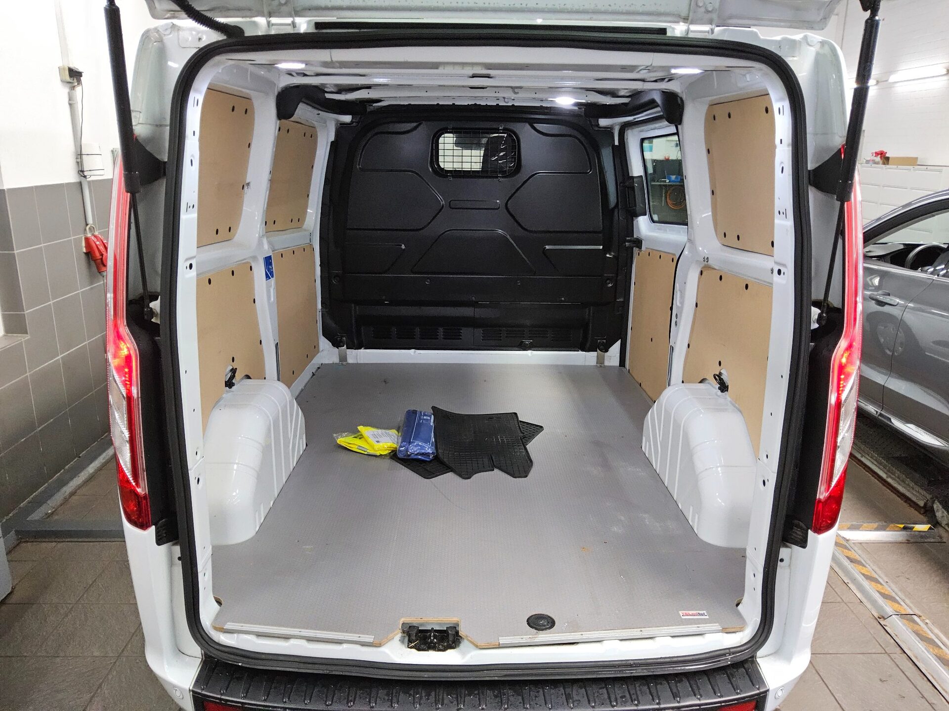 Ford Transit Custom L1H1 2.0 TDCi 3-Sitzer Navi PDC 11