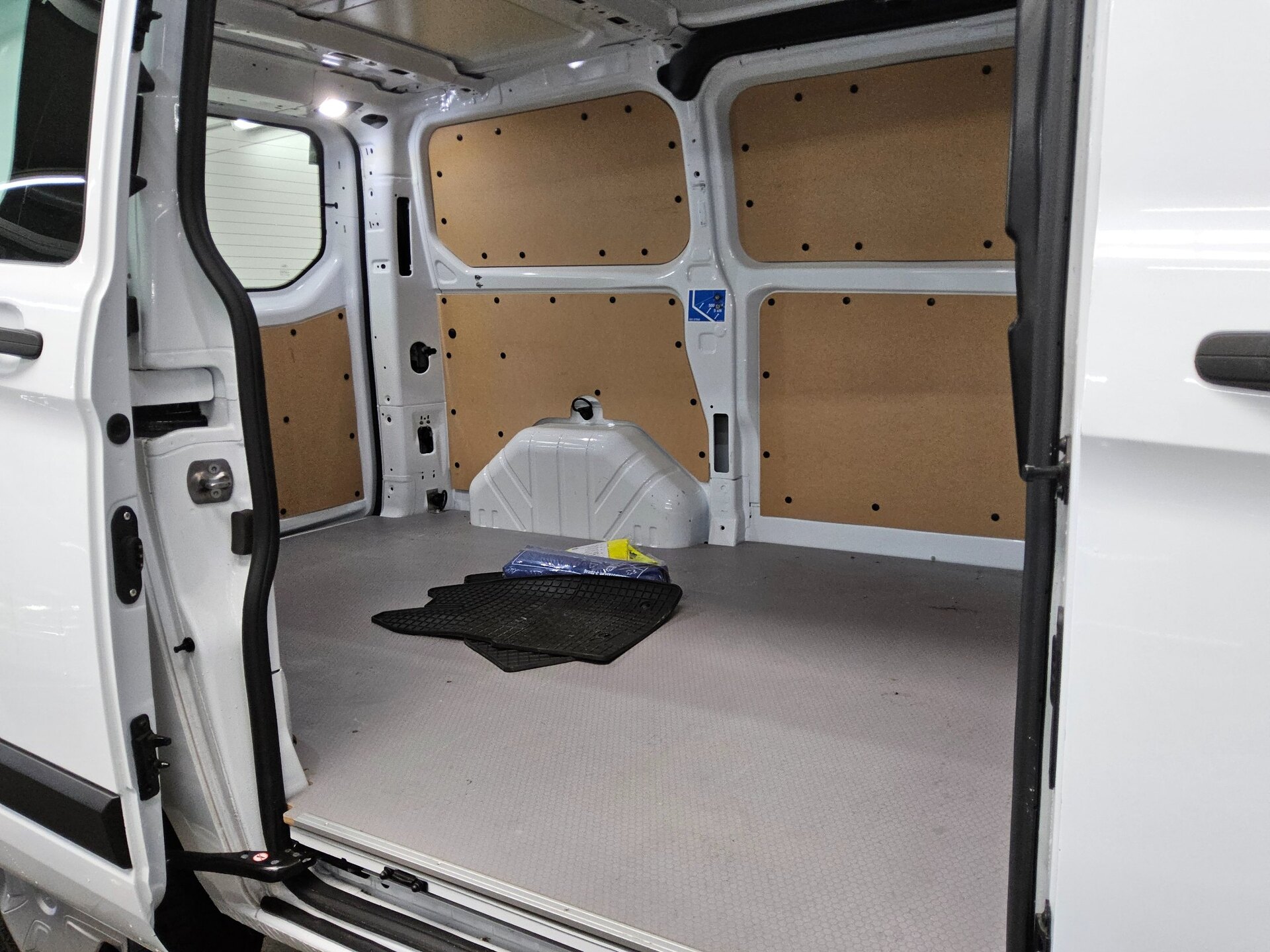 Ford Transit Custom L1H1 2.0 TDCi 3-Sitzer Navi PDC 12