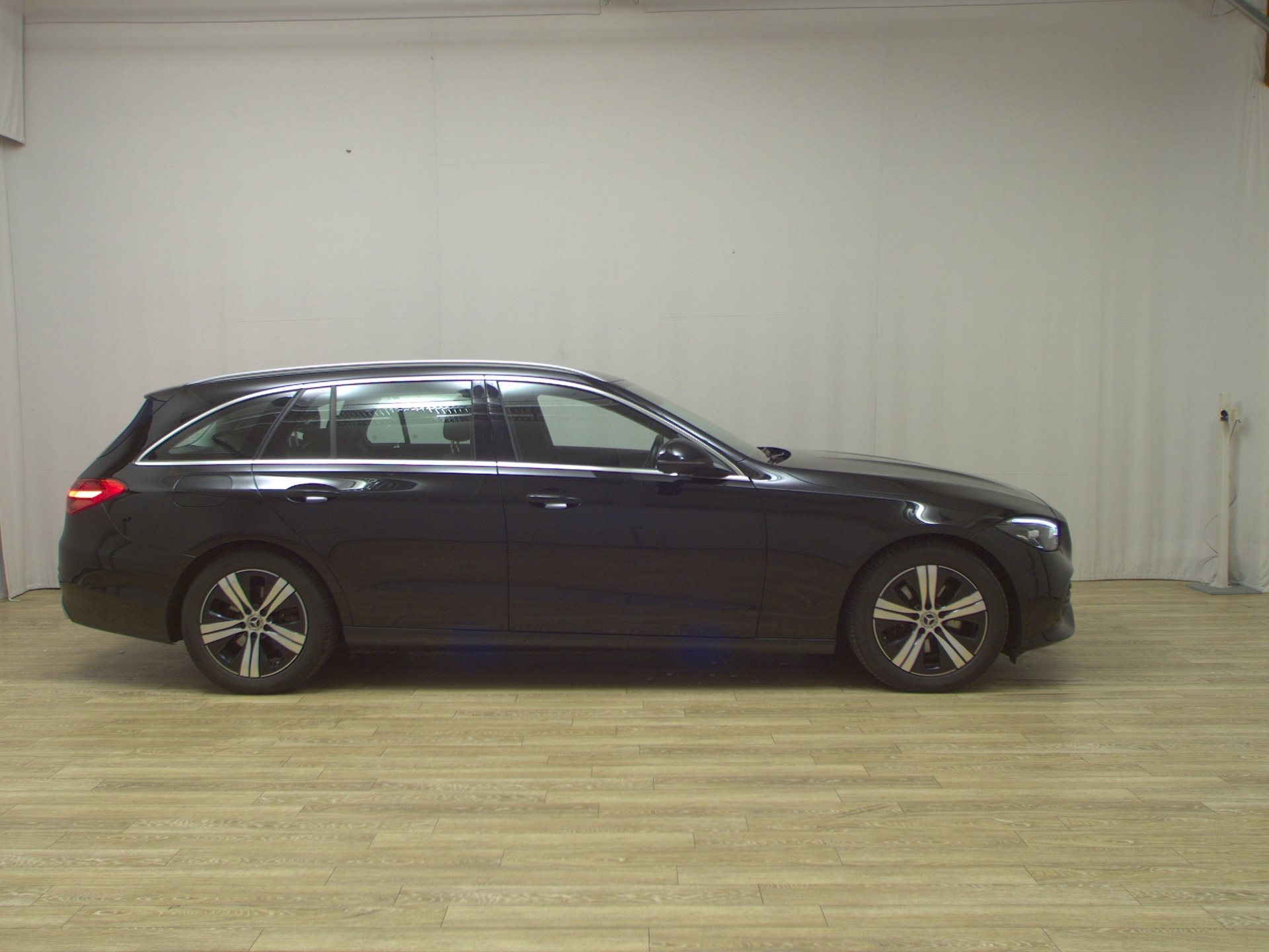 Mercedes-Benz C 220 T d Avantgarde Navi LED RfK Shz Tempomat