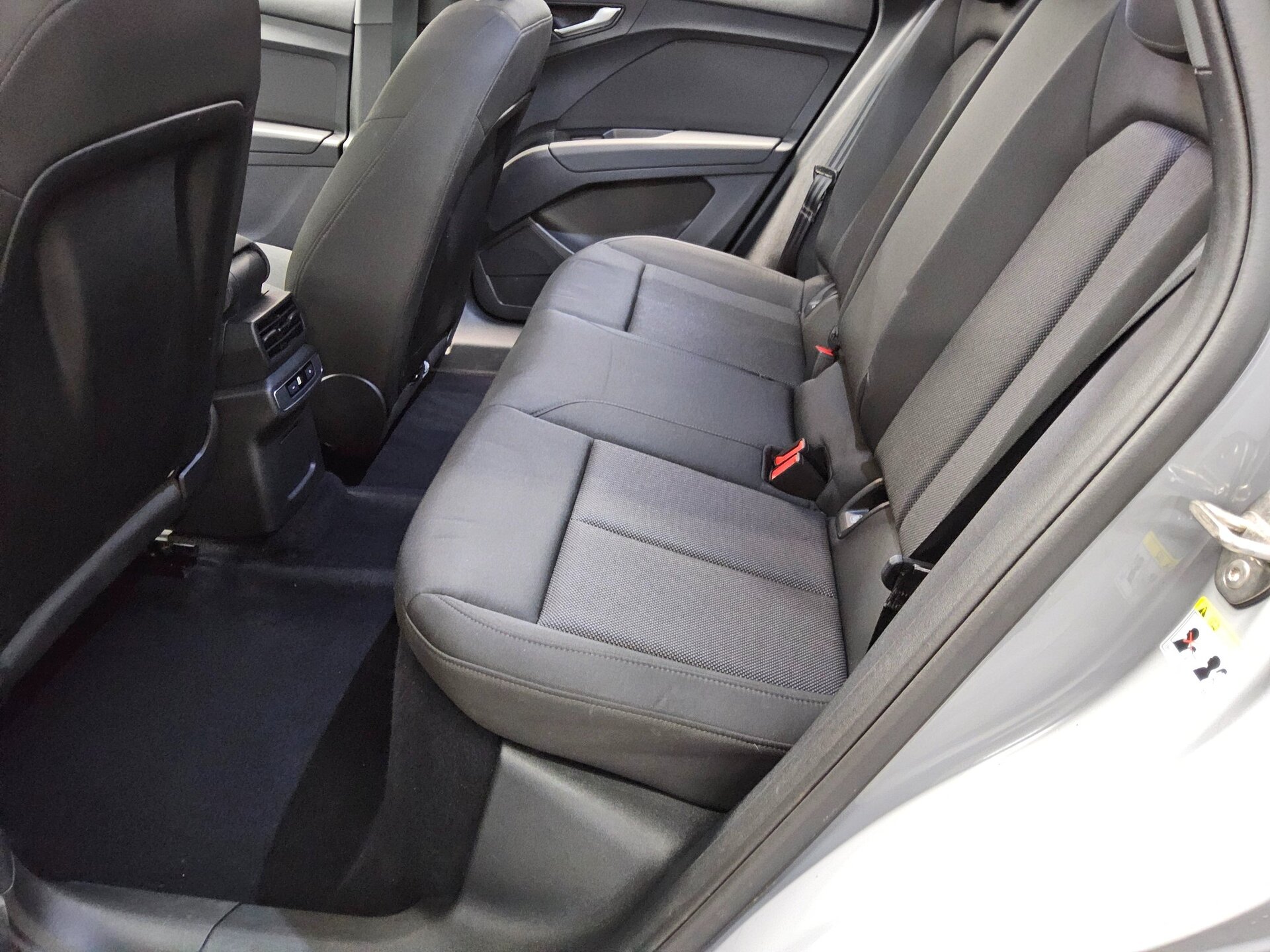 Audi Q4 e-tron 40 e-tron Navi LED vc Shz PDC 13