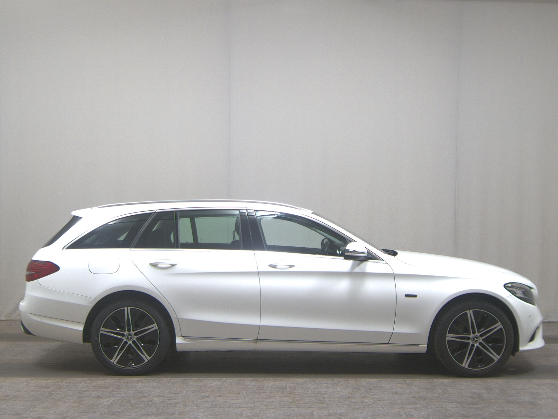 Mercedes-Benz C 300 T de Avantgarde Navi LED AHK RFK Distr.+