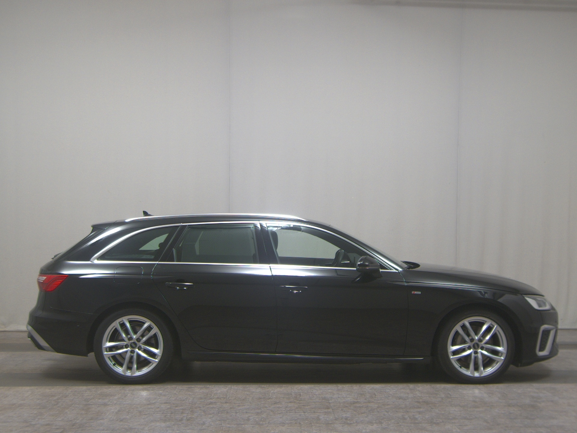 Audi A4 Avant 40 TDI S-Line Navi vc LED RfK Sound AHK