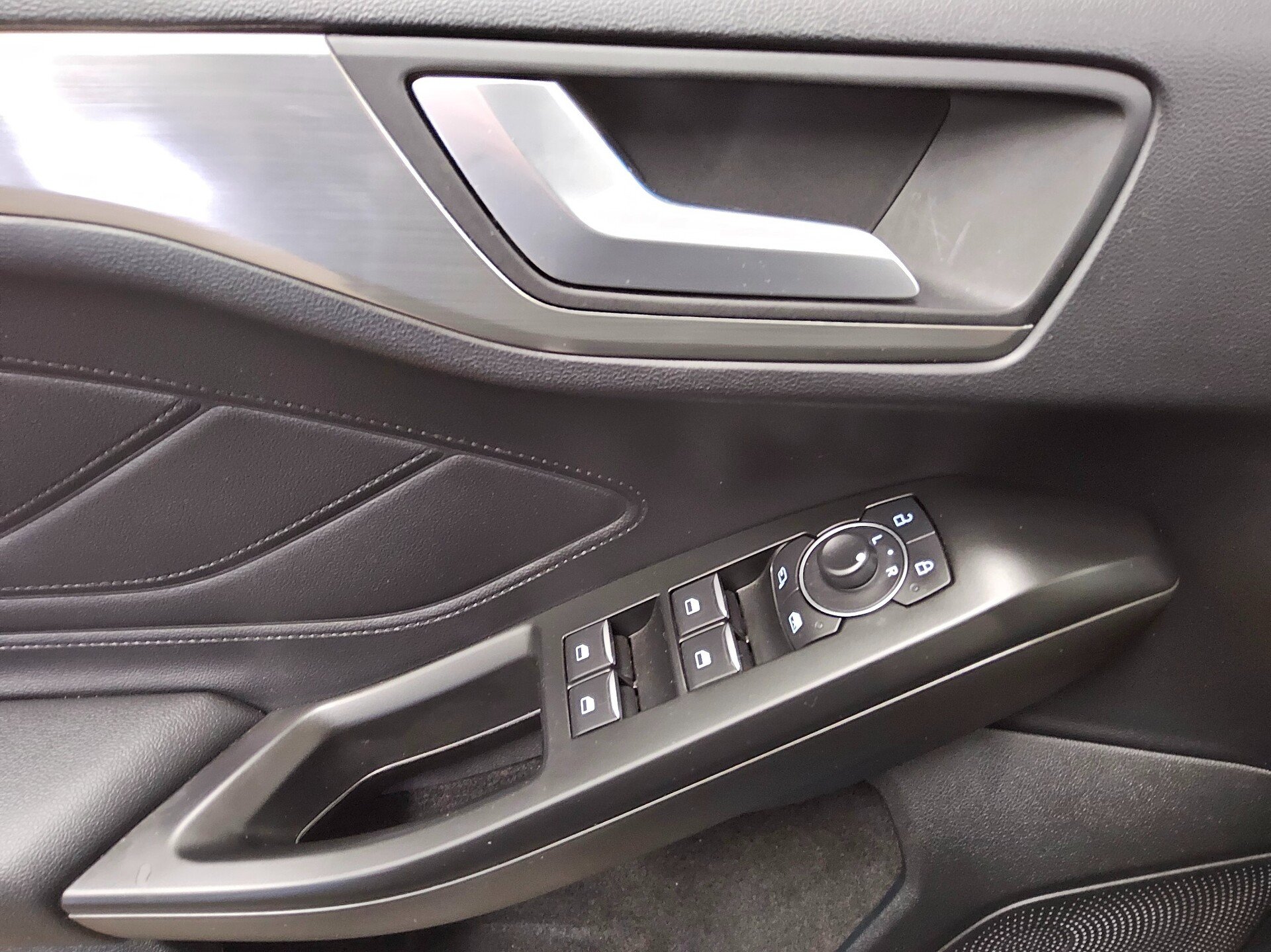 Ford Focus Turnier 1.0 EB Titanium Navi LED RFK 9