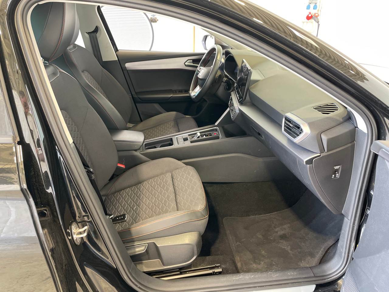 Seat Leon Sportstourer 2.0 TDI FR-Line NAVI KLIMAAUT LED SHZ PDC 11