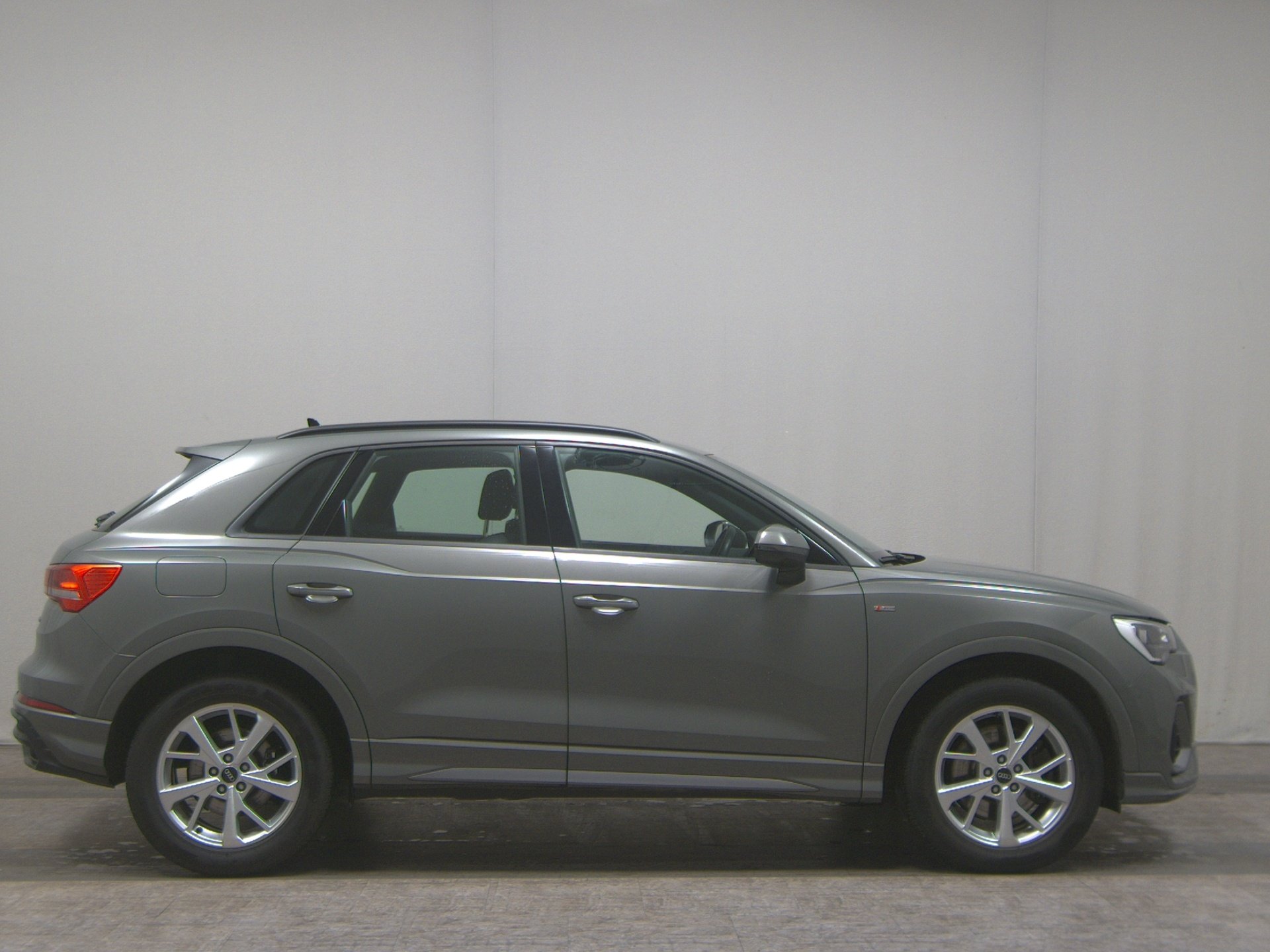 Audi Q3 40 TDI Qu. S-Line Navi LED vc AHK Pano RFK