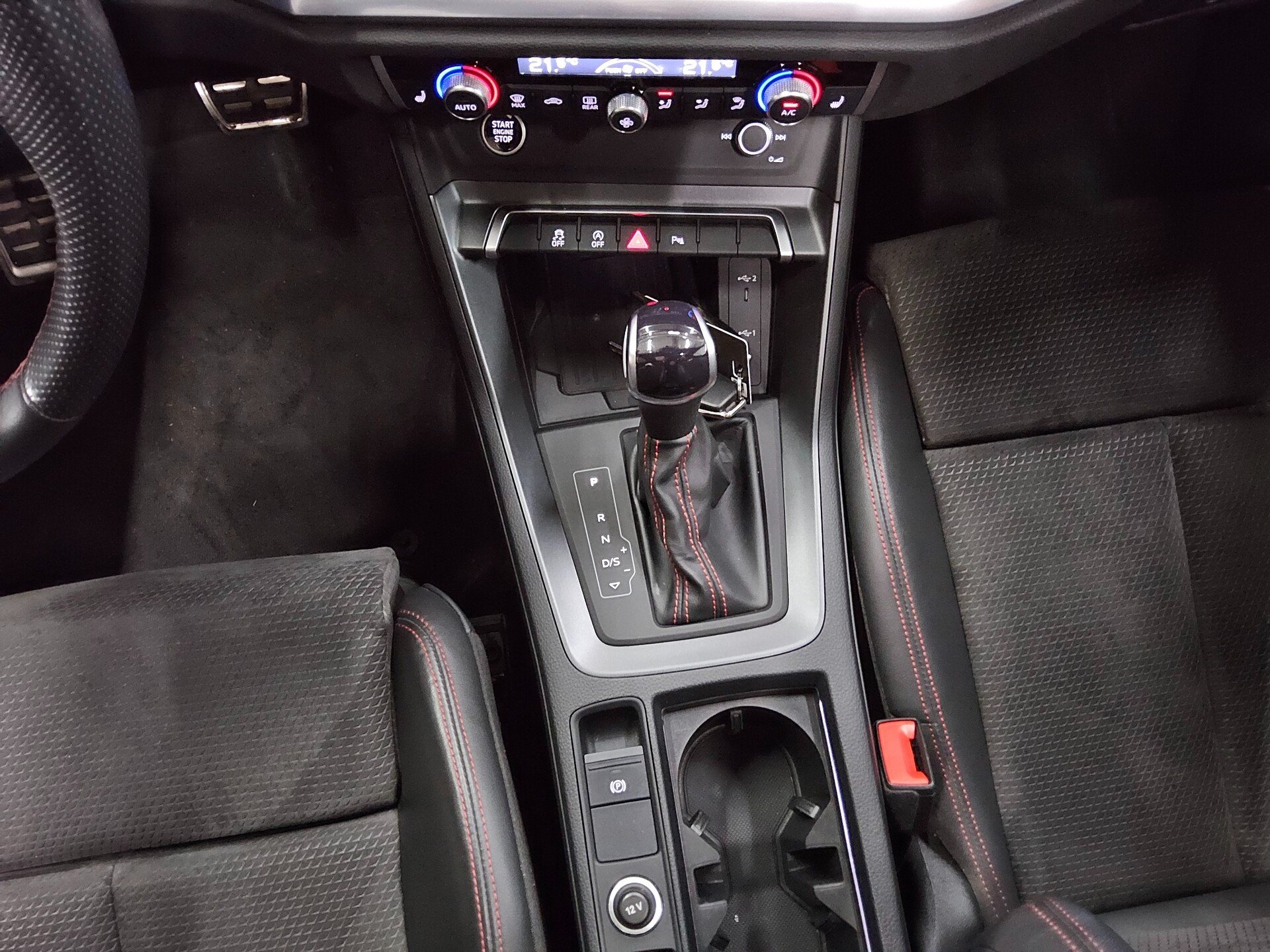 Audi Q3 40 TDI Qu. S-Line Navi LED vc AHK Pano RFK 6