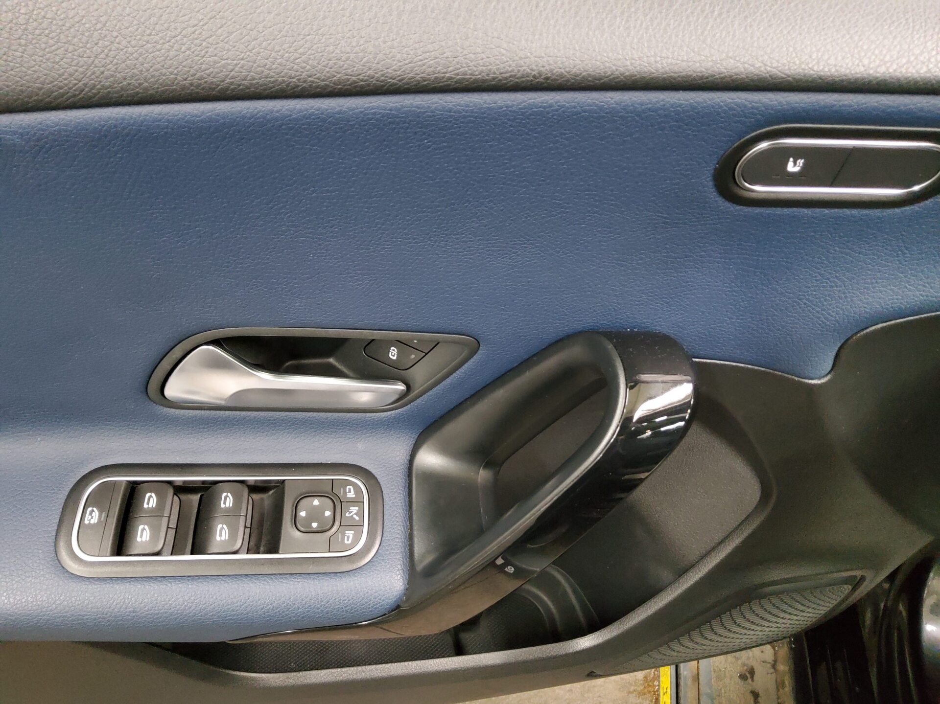 Mercedes-Benz A 200 d T-Leder Navi LED Pano MBUX+ Distr.+ RFK 10