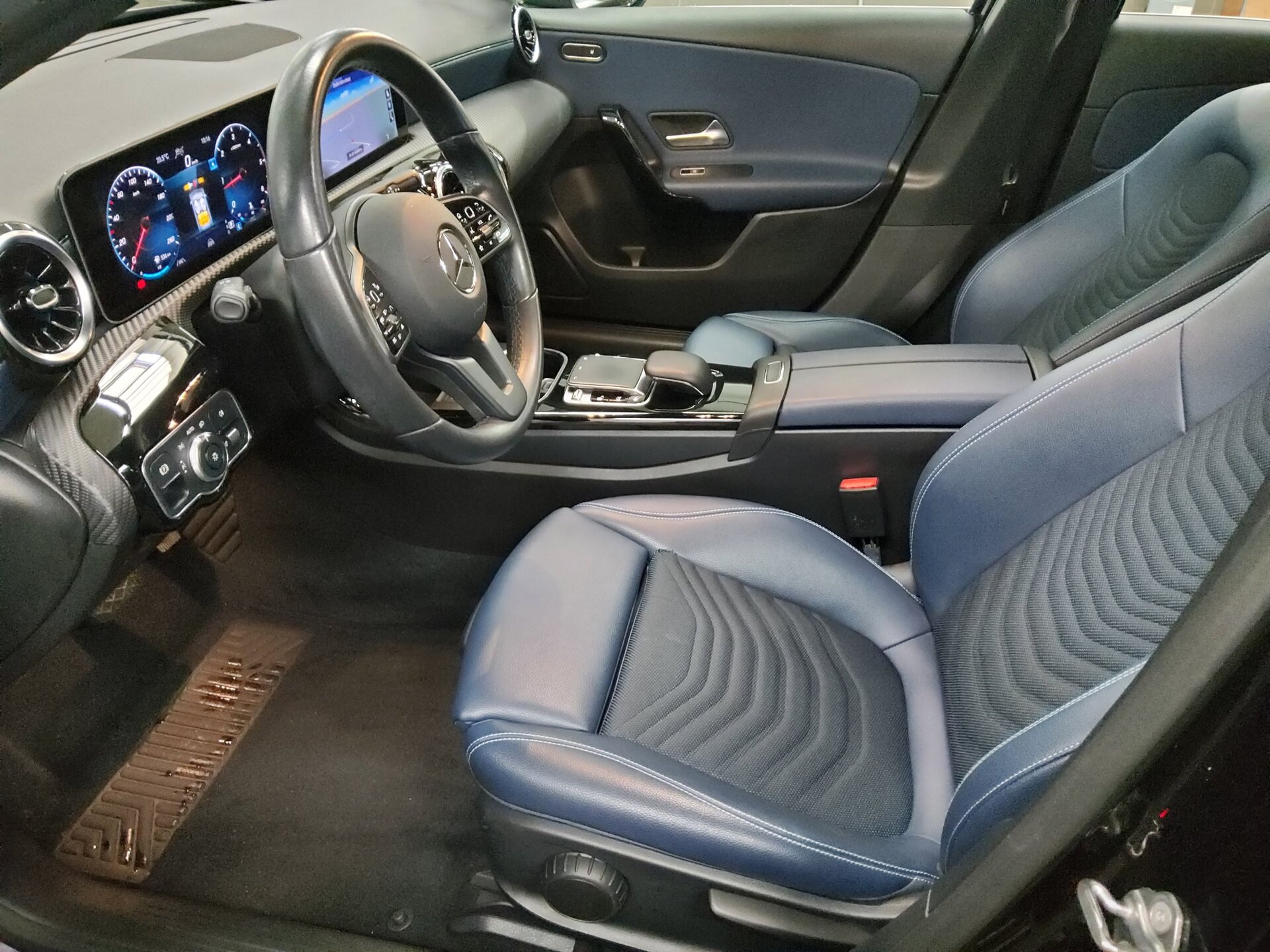Mercedes-Benz A 200 d T-Leder Navi LED Pano MBUX+ Distr.+ RFK 9