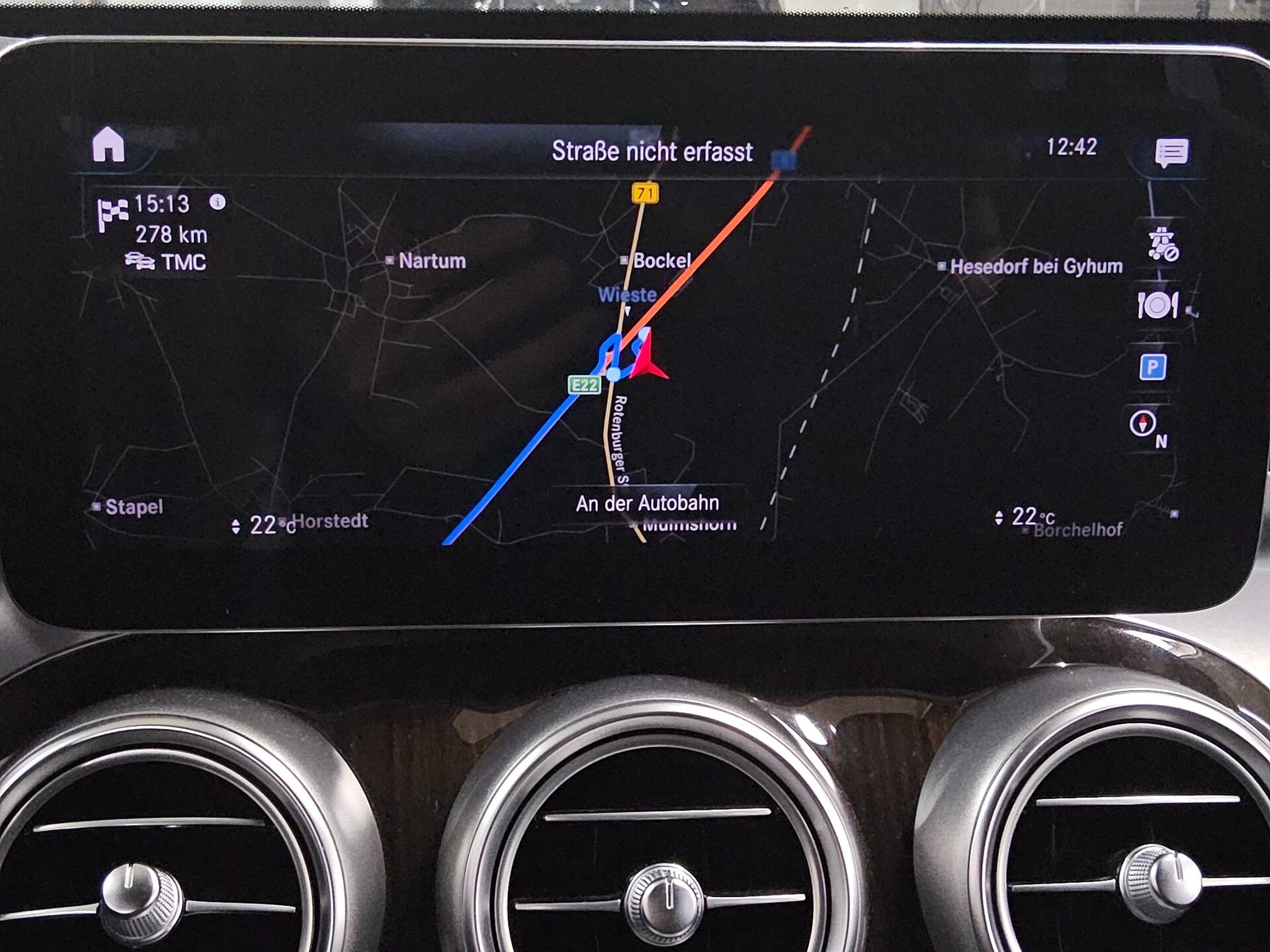 Mercedes-Benz GLC 220 d 4M T-Leder Navi LED AHK Distronic+ 7