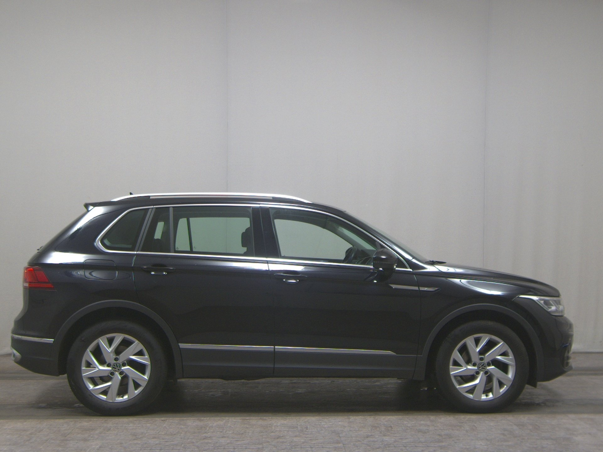Volkswagen Tiguan 2.0 TDI Elegance Navi LED AID RFK