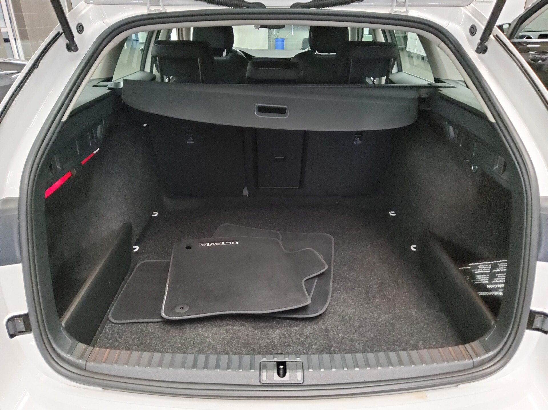 Skoda Octavia Kombi 2.0 TDI Ambition Navi LED vc RfK 11