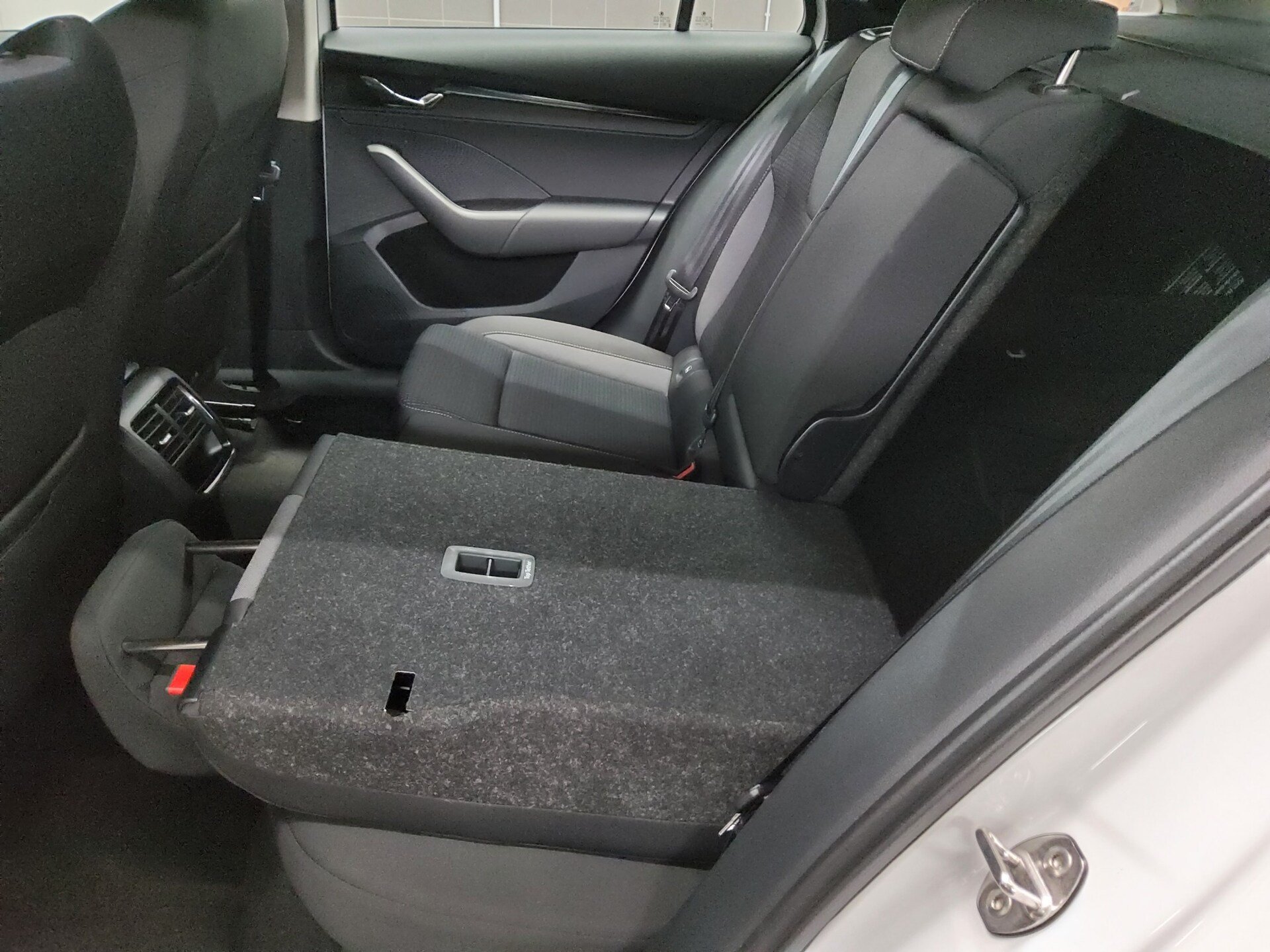 Skoda Octavia Kombi 2.0 TDI Ambition Navi LED vc RfK 12