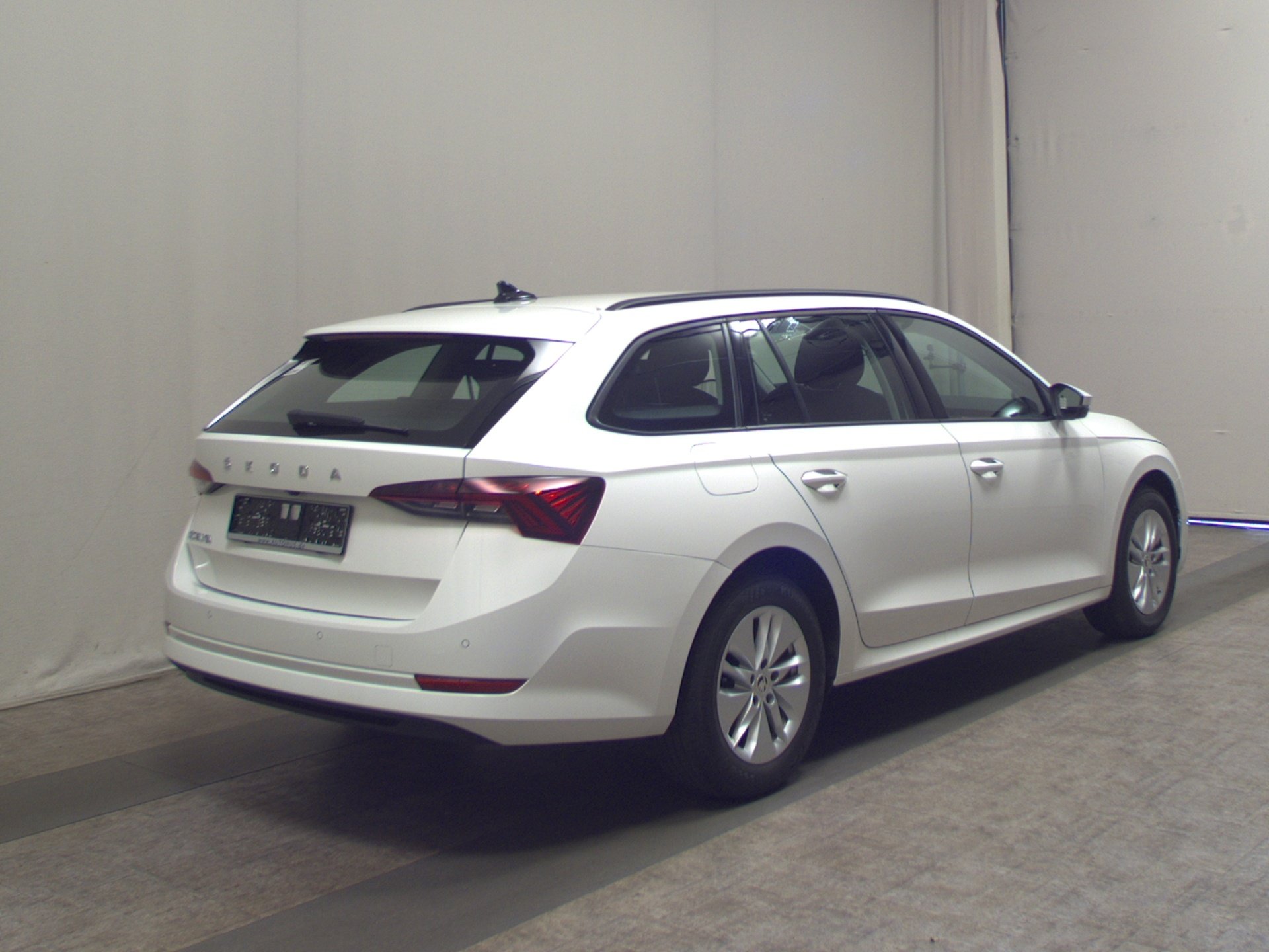 Skoda Octavia Kombi 2.0 TDI Ambition Navi LED VC RFK ACC 4