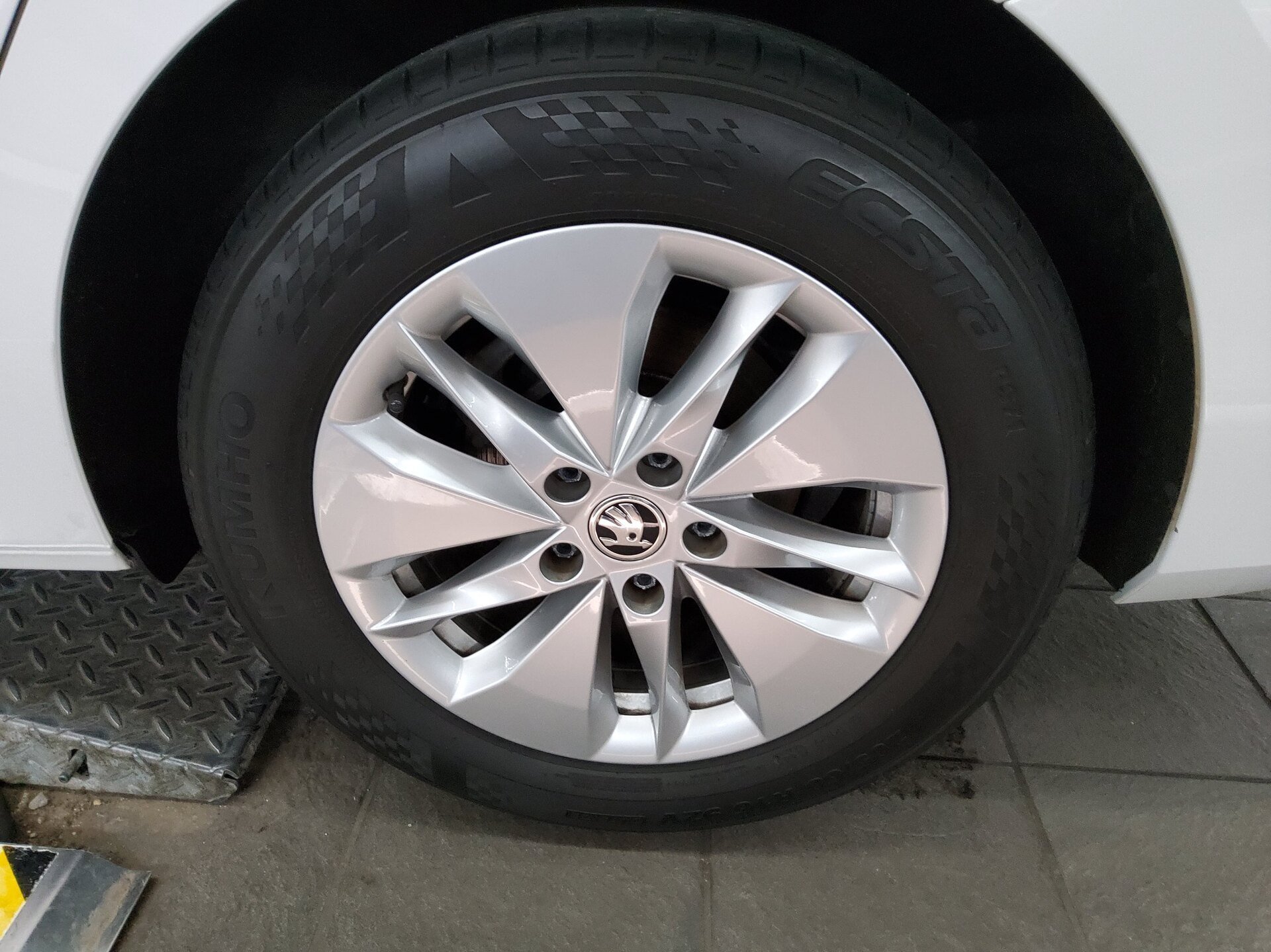 Skoda Octavia Kombi 2.0 TDI Ambition Navi LED VC RFK ACC 10