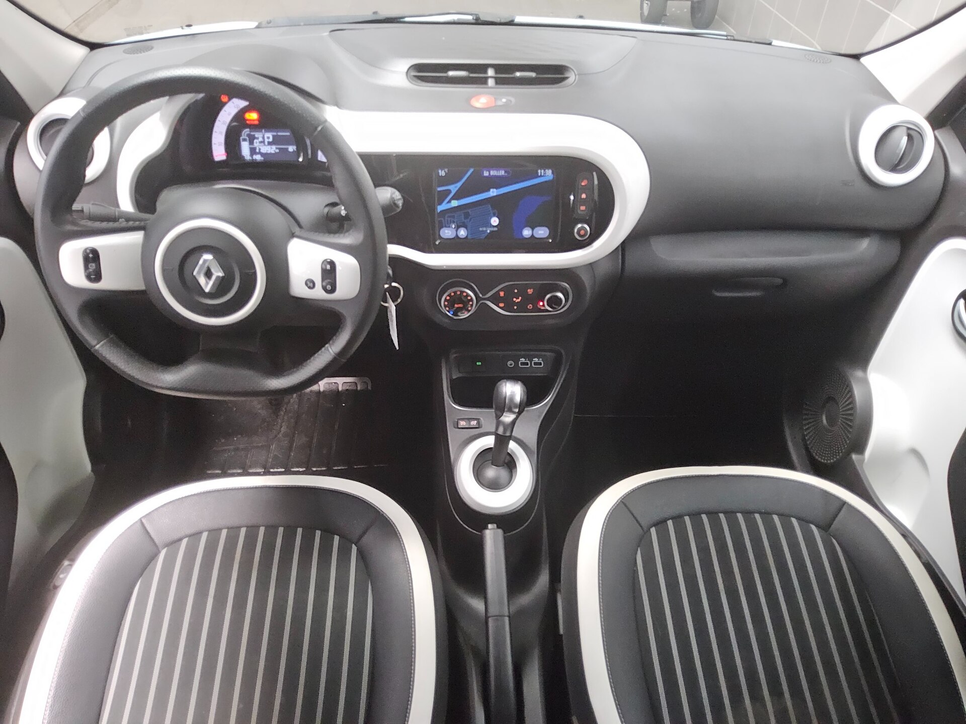 Renault Twingo Electric Techno Navi RfK LED PDC T-Leder 5