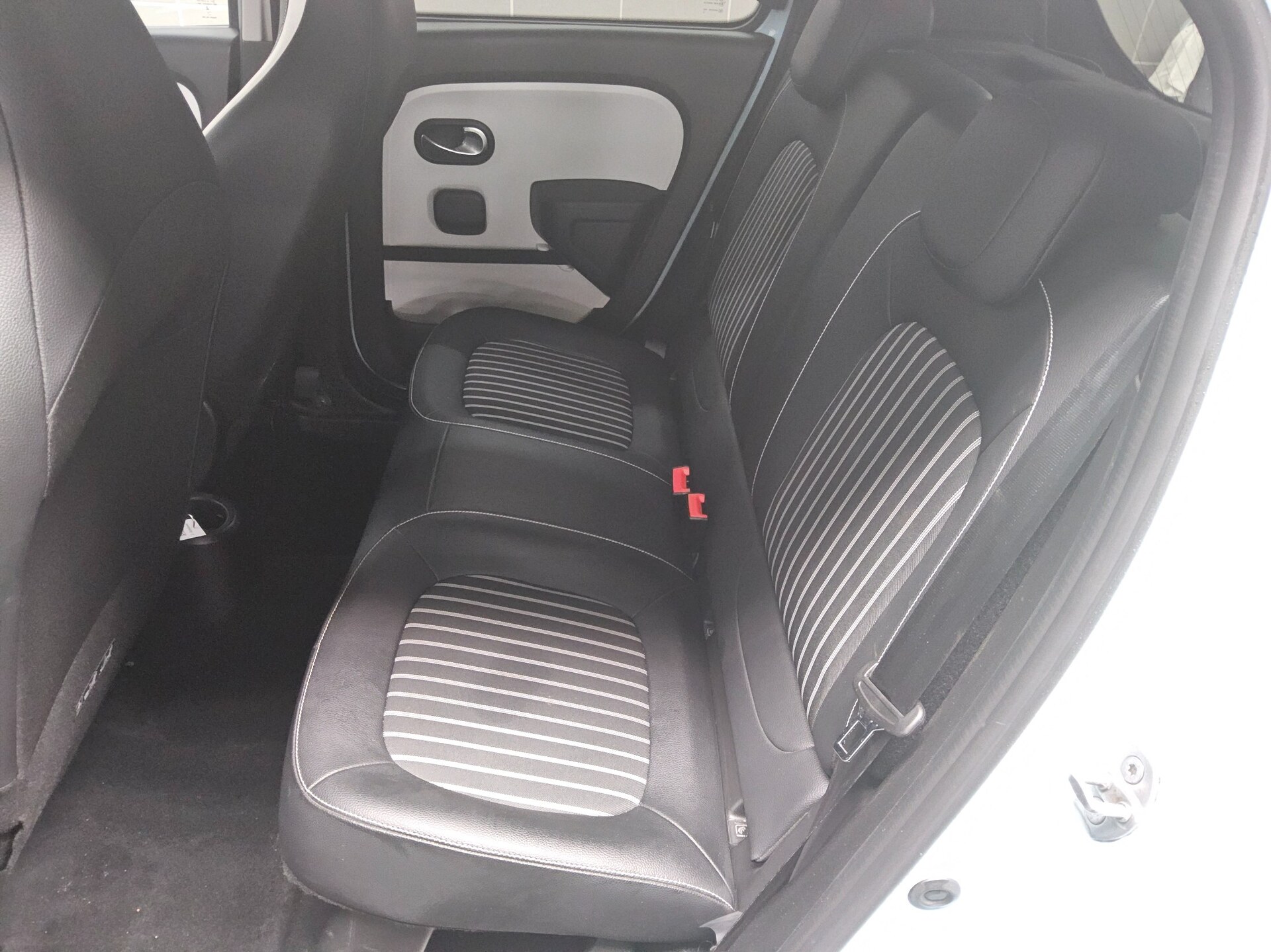 Renault Twingo Electric Techno Navi RfK LED PDC T-Leder 12