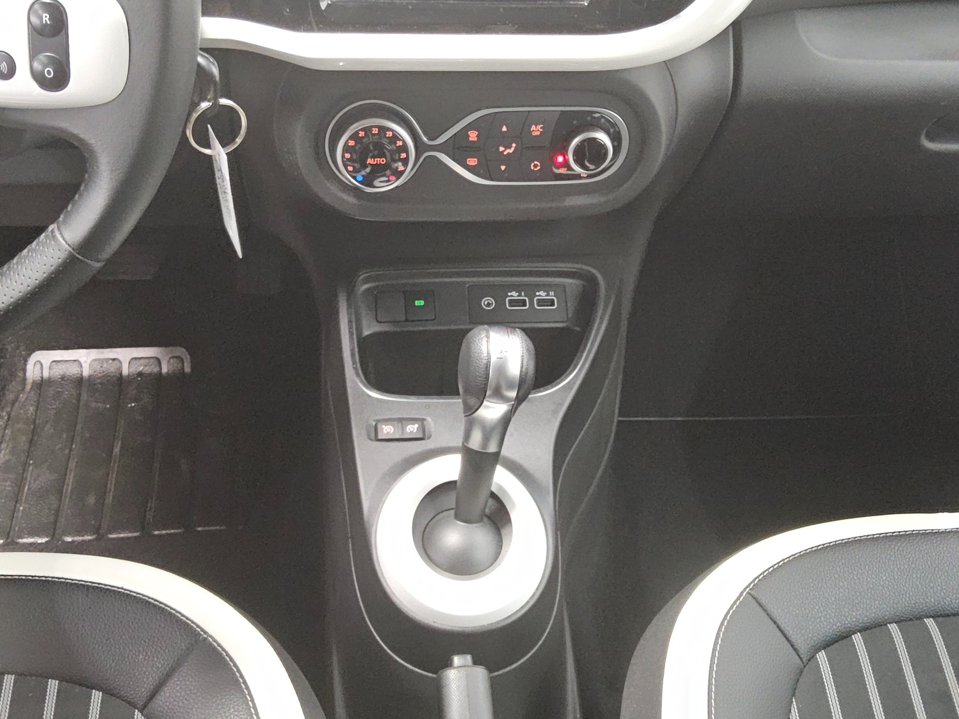 Renault Twingo Electric Techno Navi RfK LED PDC T-Leder 6