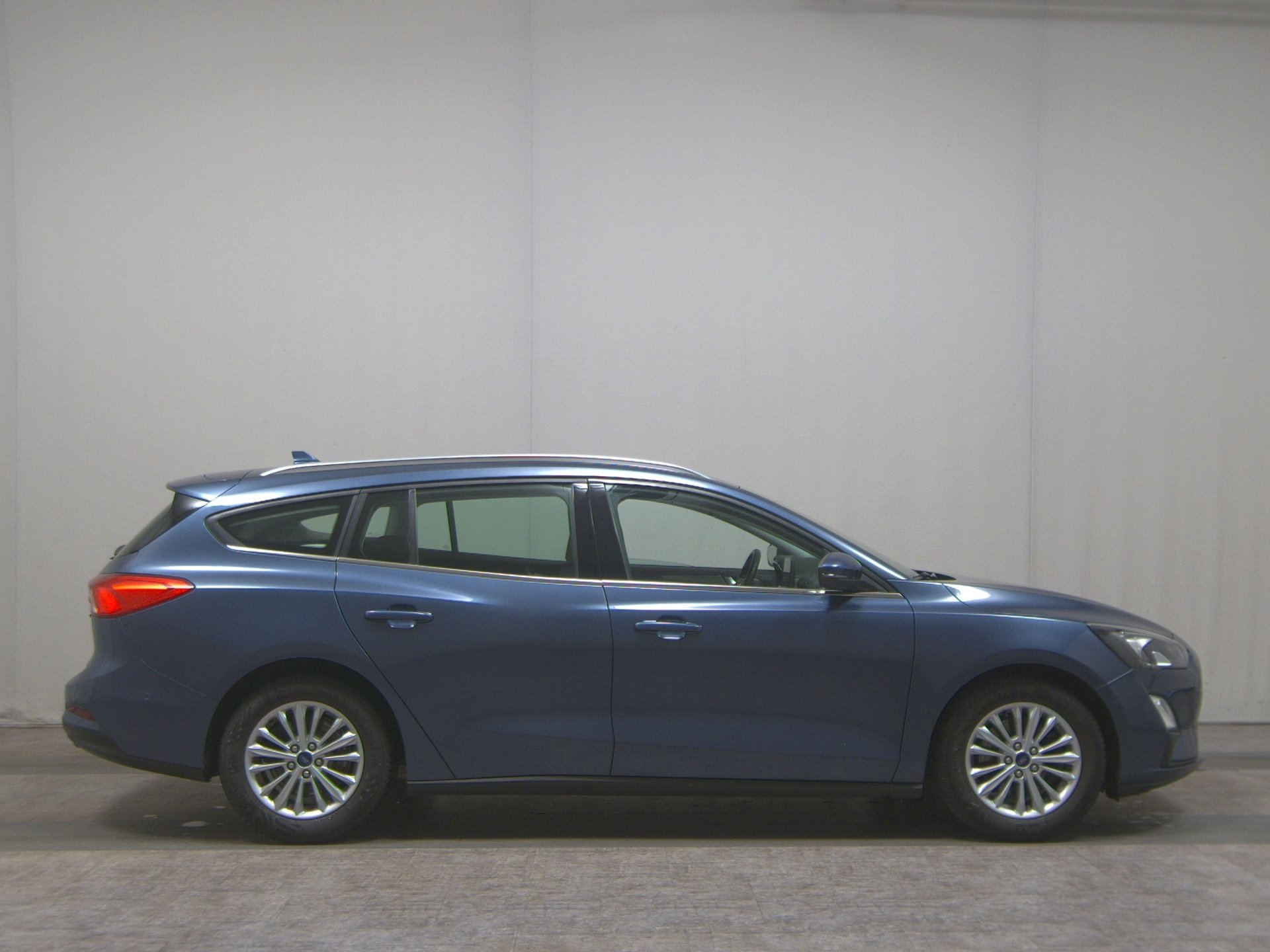 Ford Focus Turnier 1.0 EB Titanium Navi LED RFK PDC