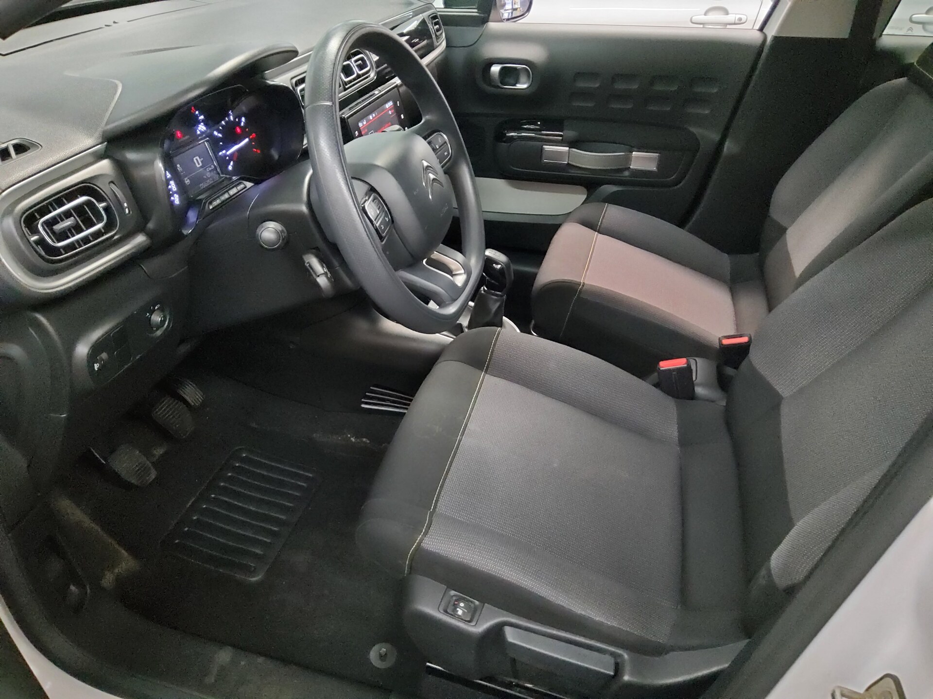 Citroën C3 1.2 PureTech Shine SHZ LED DAB 8