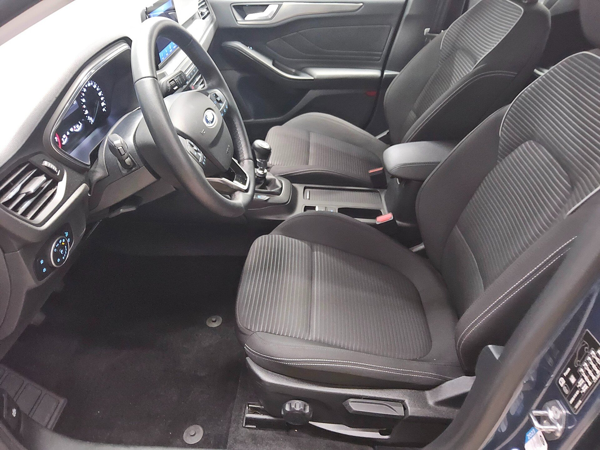 Ford Focus Turnier 1.0 EB Titanium Navi LED RFK 8