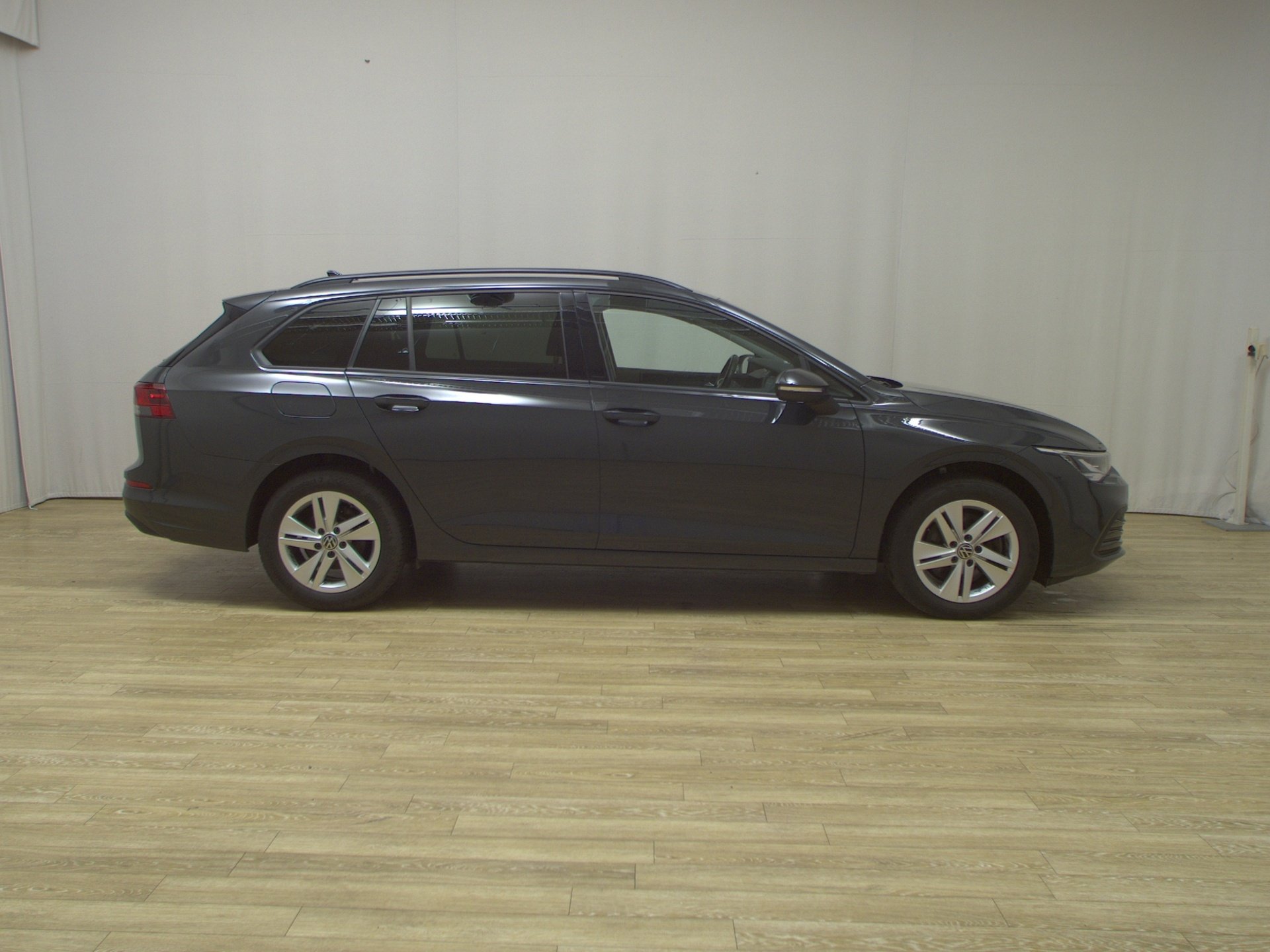 Volkswagen Golf-8 Var. 2.0 TDI Life Navi LED AID Shz PDC