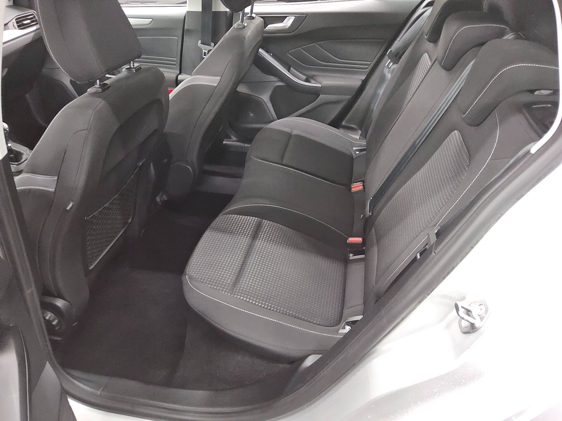 Ford Focus Turnier 1.5 EB Cool&Connect Navi LED StHzg. AHK RFK 12