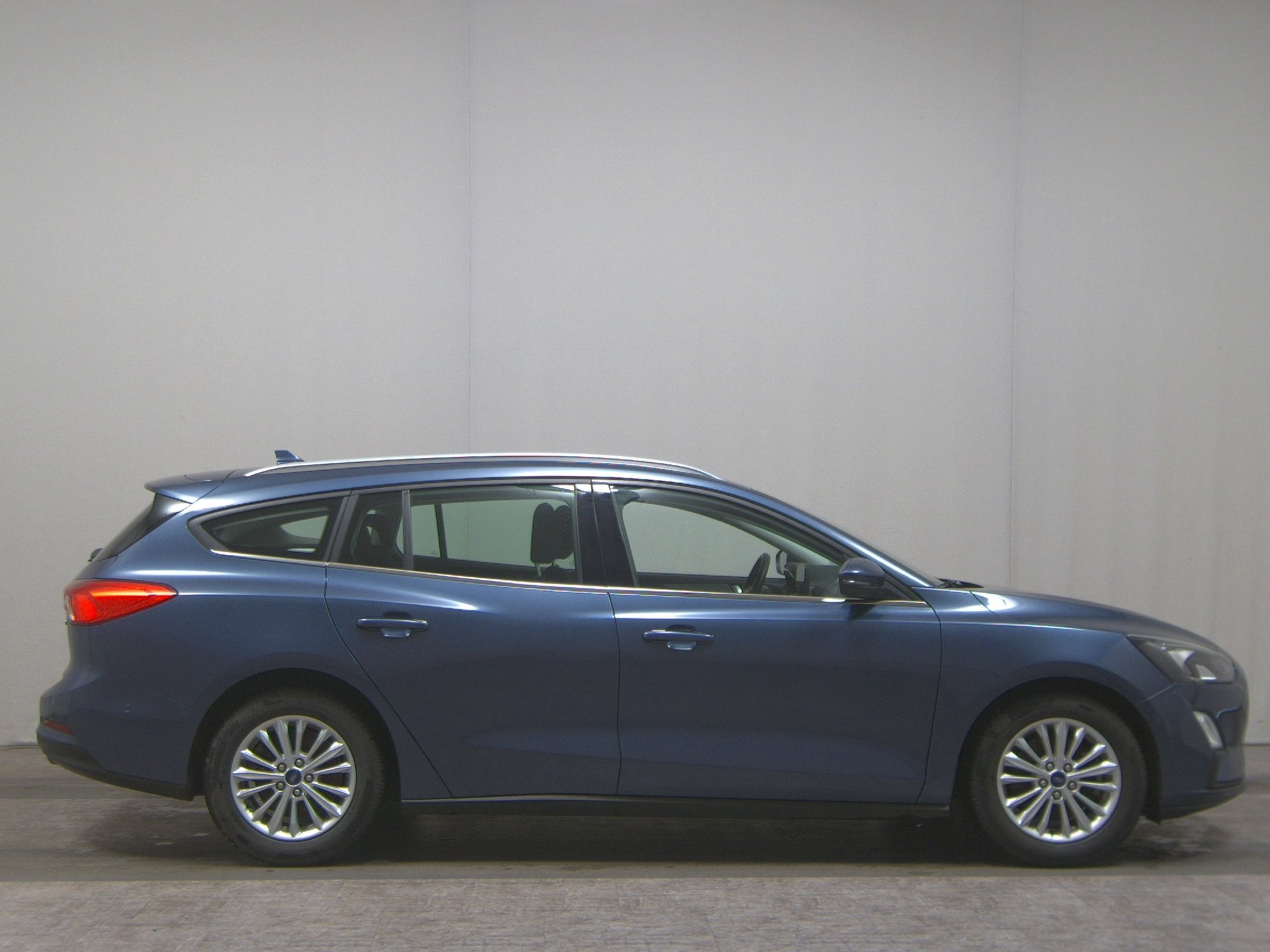 Ford Focus Turnier 1.0 EB Titanium Navi LED RFK SHZ