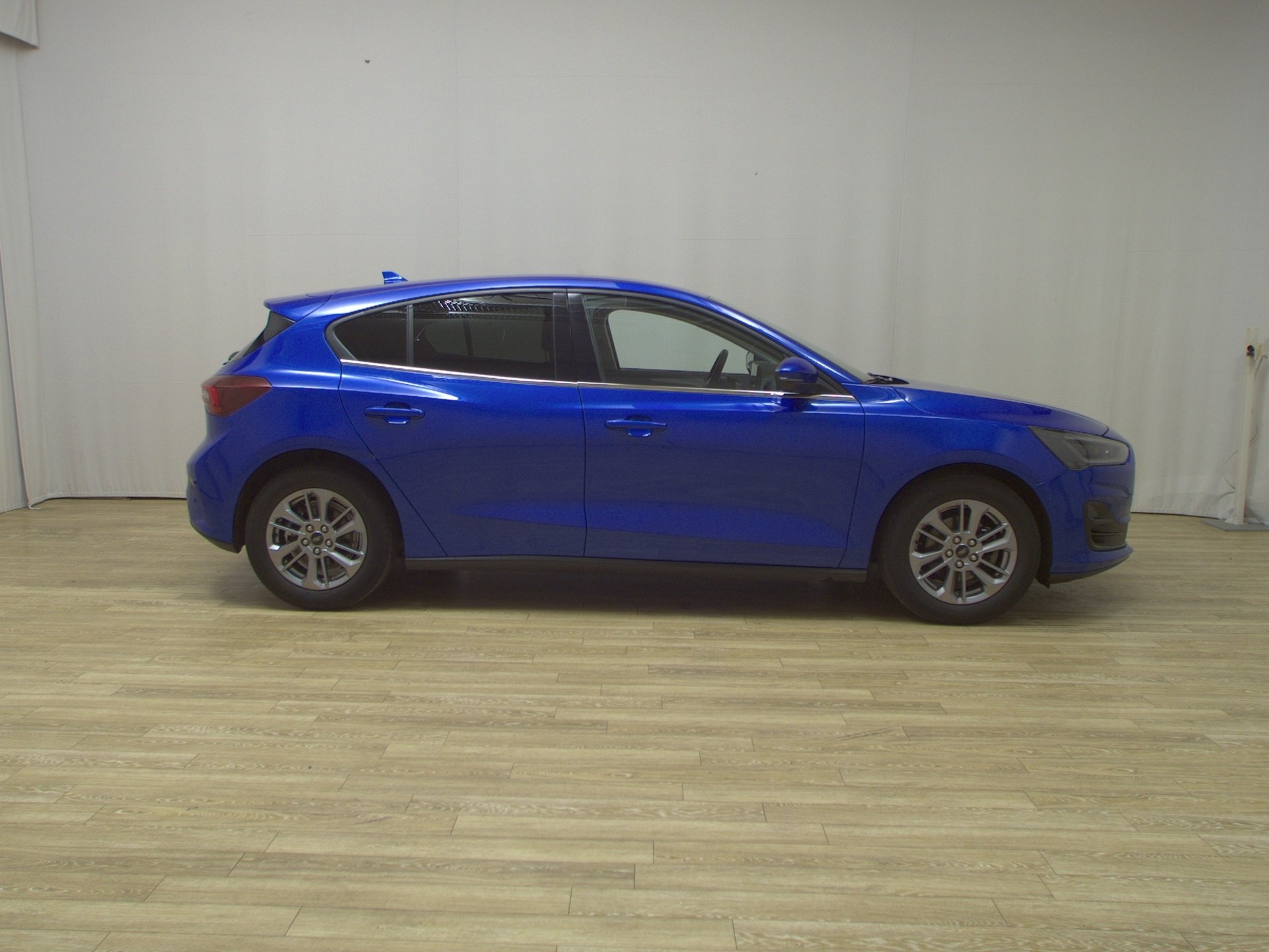 Ford Focus Turnier 1.0 EB Titanium Navi Matrix-LED Shz AHK PDC