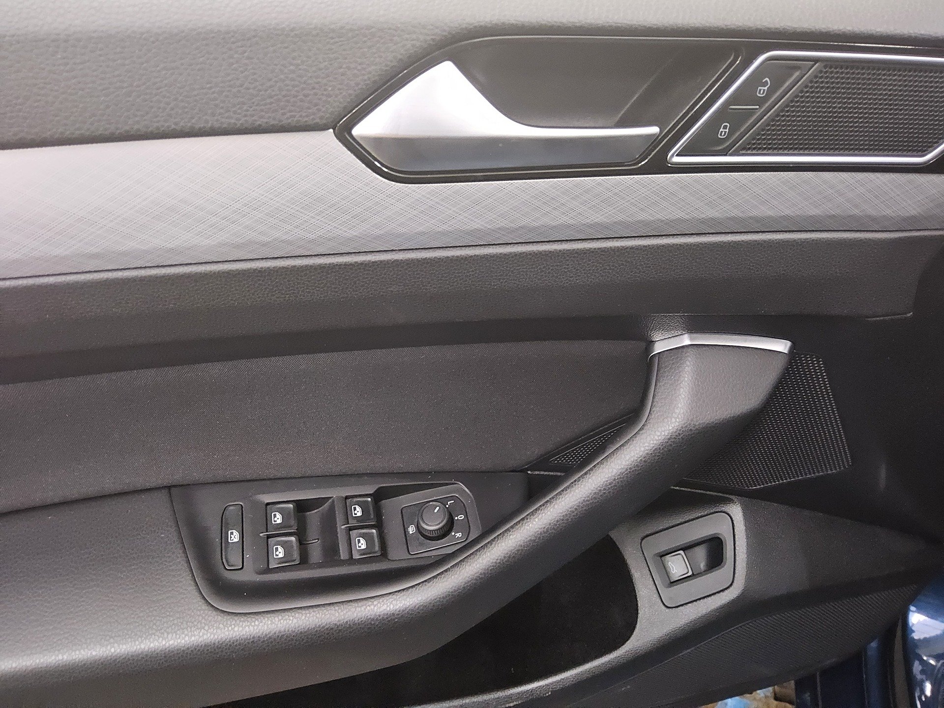 Volkswagen Passat Var. 2.0 TDI Business Navi LED ACC RFK 9