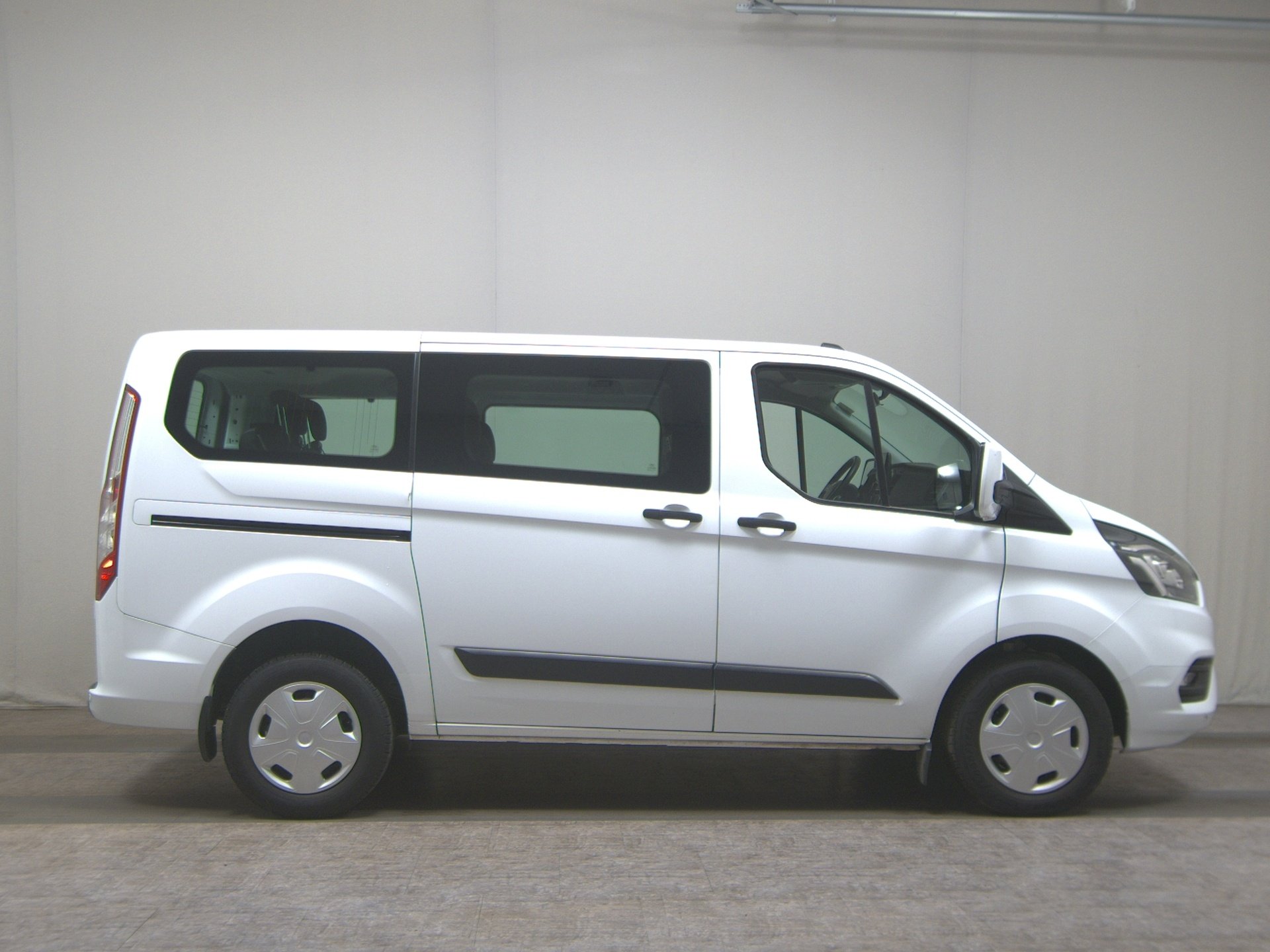 Ford Transit Custom 2.0 EB Trend L1 8-Sitzer Navi PDC