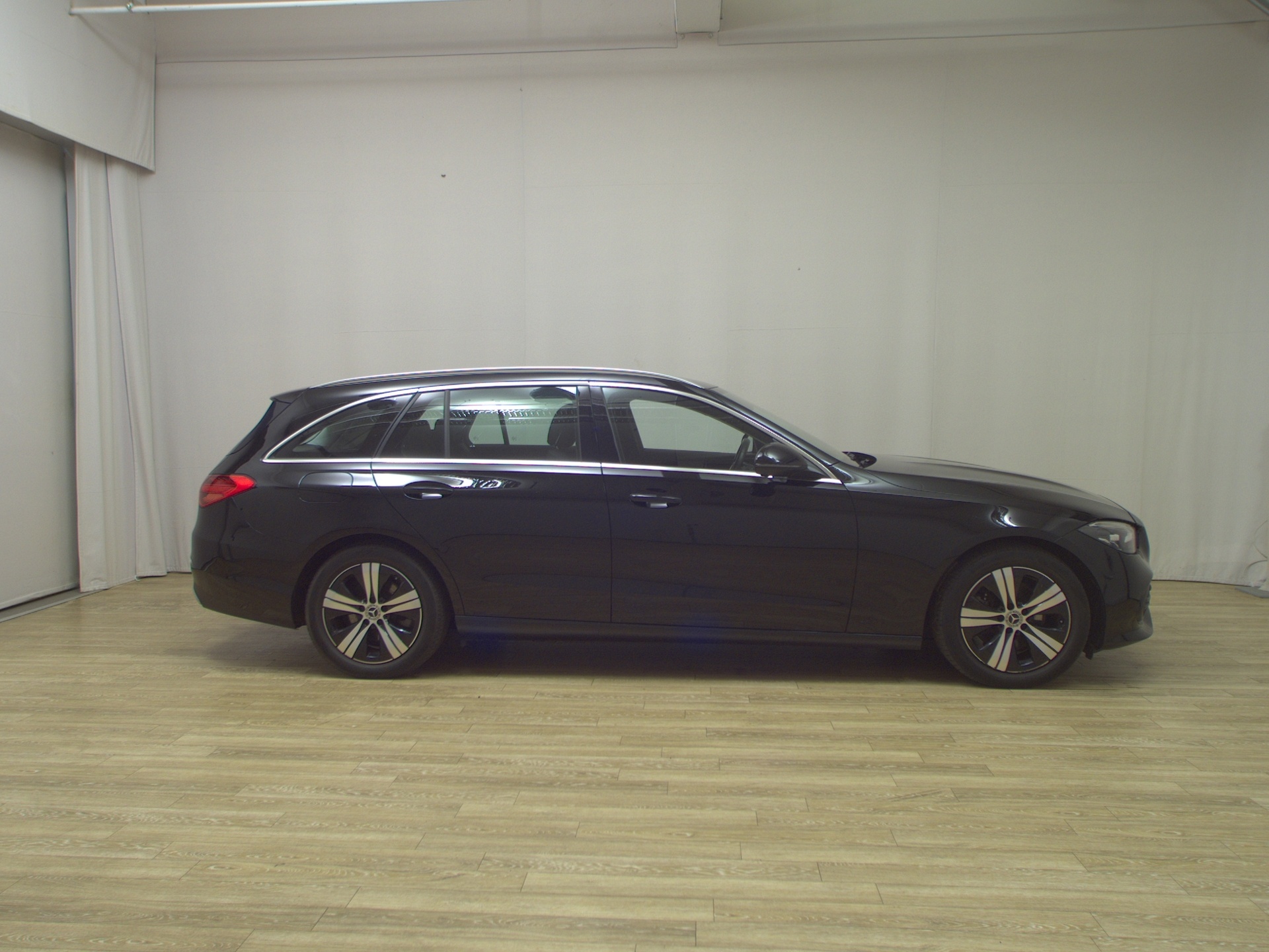 Mercedes-Benz C 200 T d Avantgarde Navi LED Shz AHK PDC