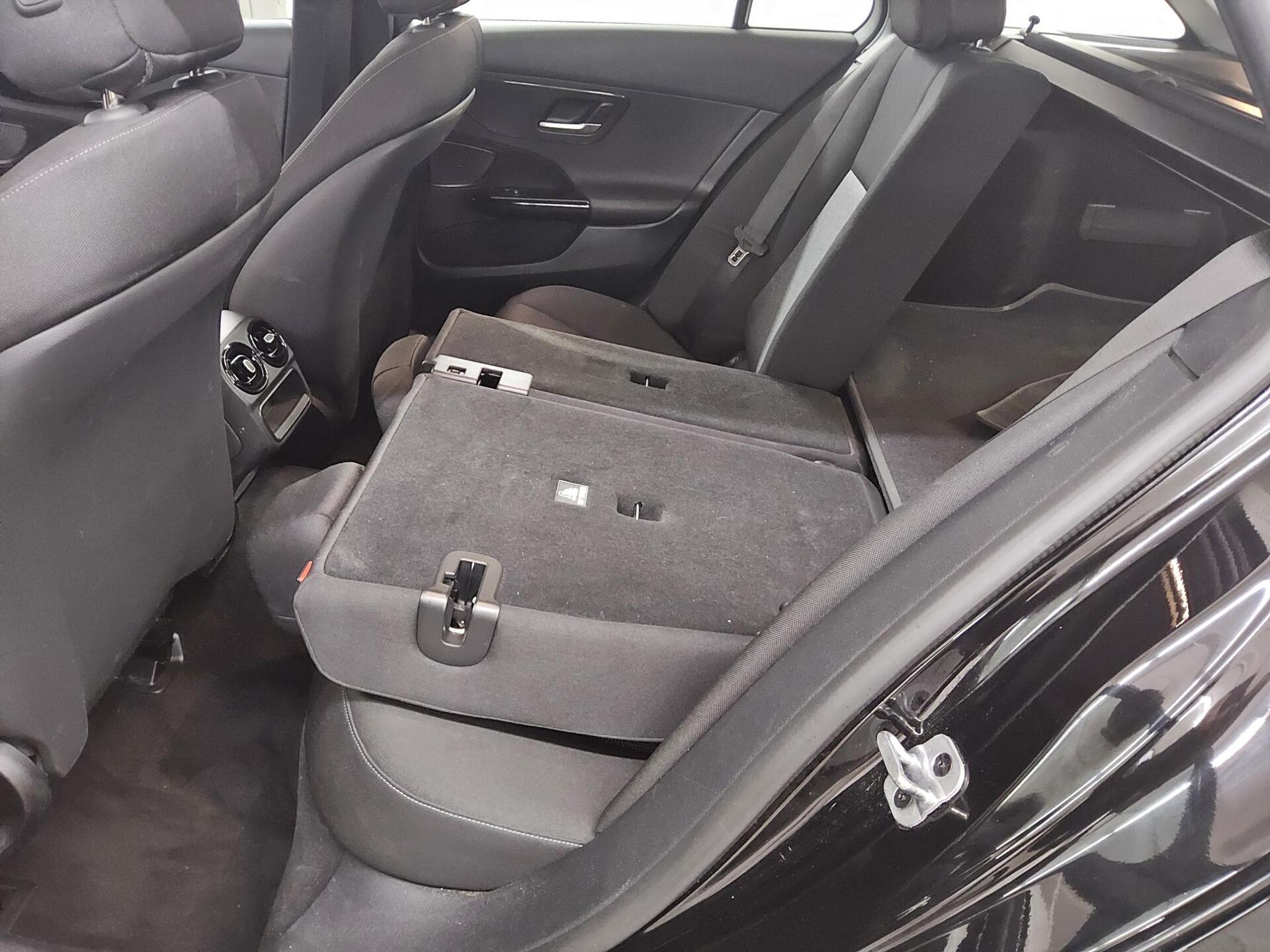 Mercedes-Benz C 200 T d Avantgarde Navi LED Shz AHK PDC 12